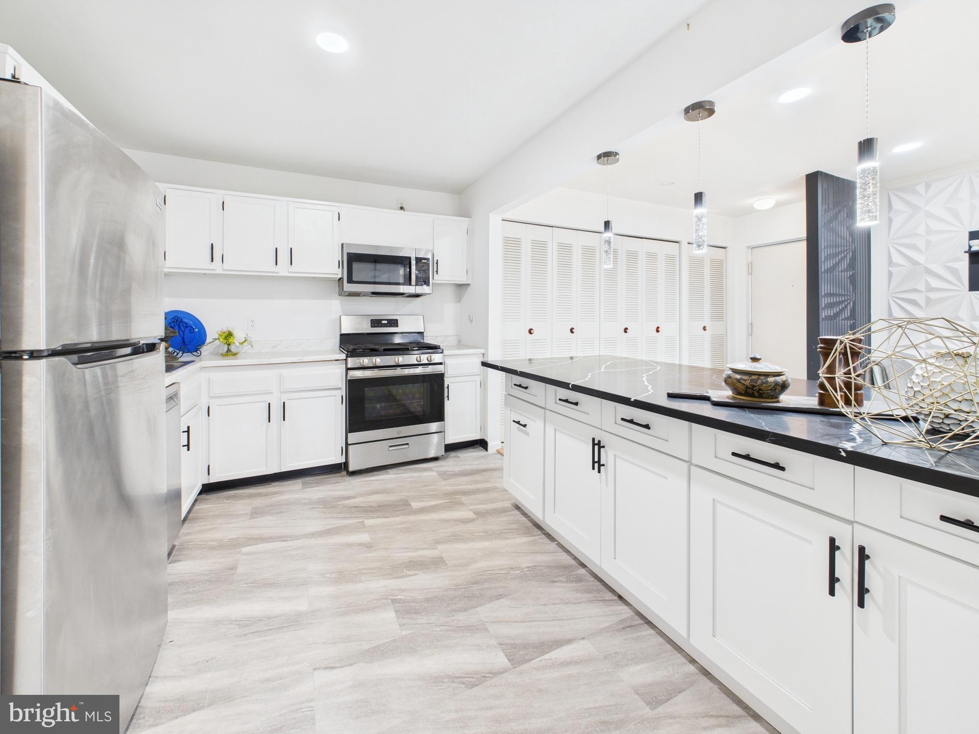 HERITAGE COURT - Residential