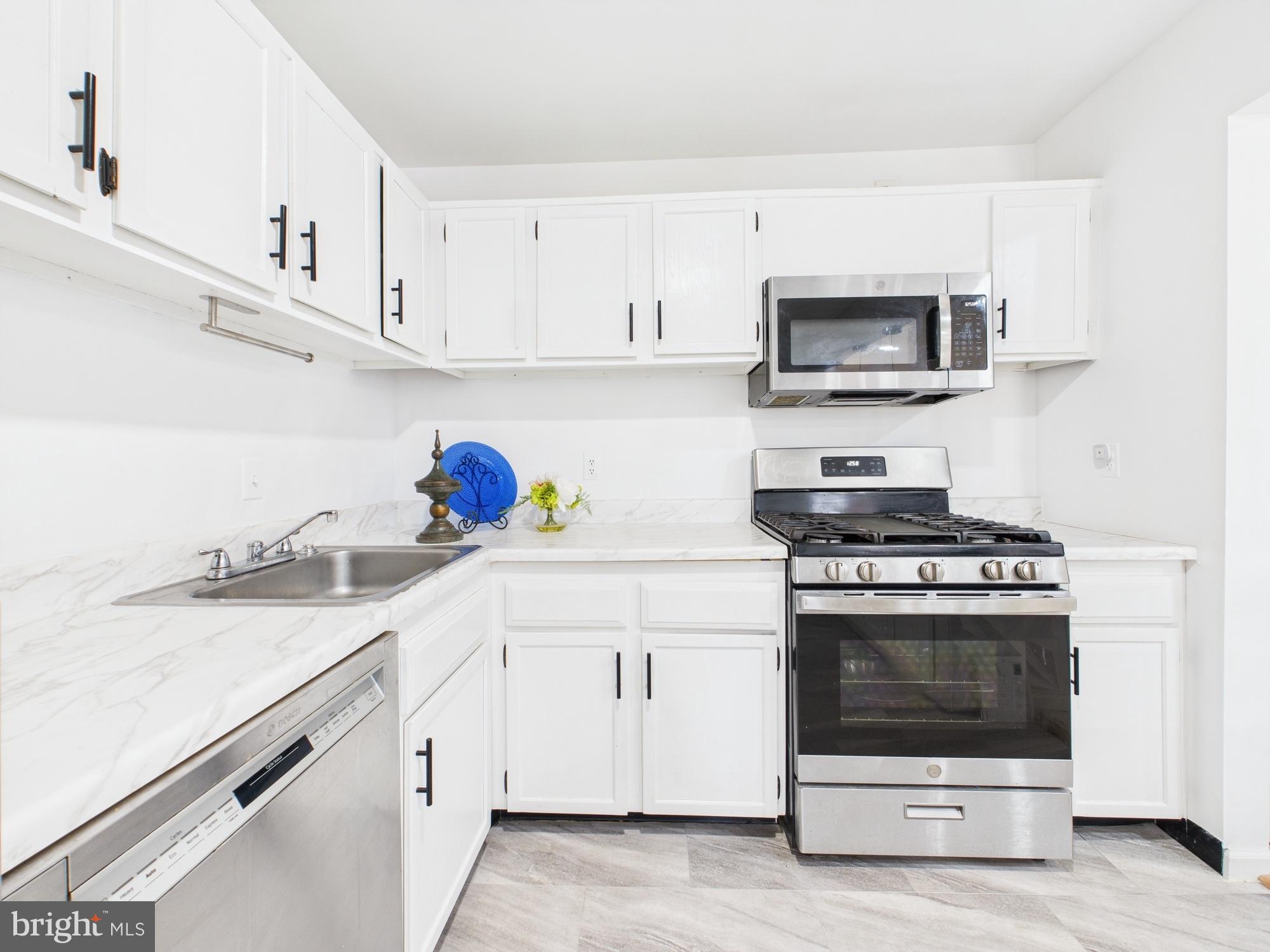 HERITAGE COURT - Residential