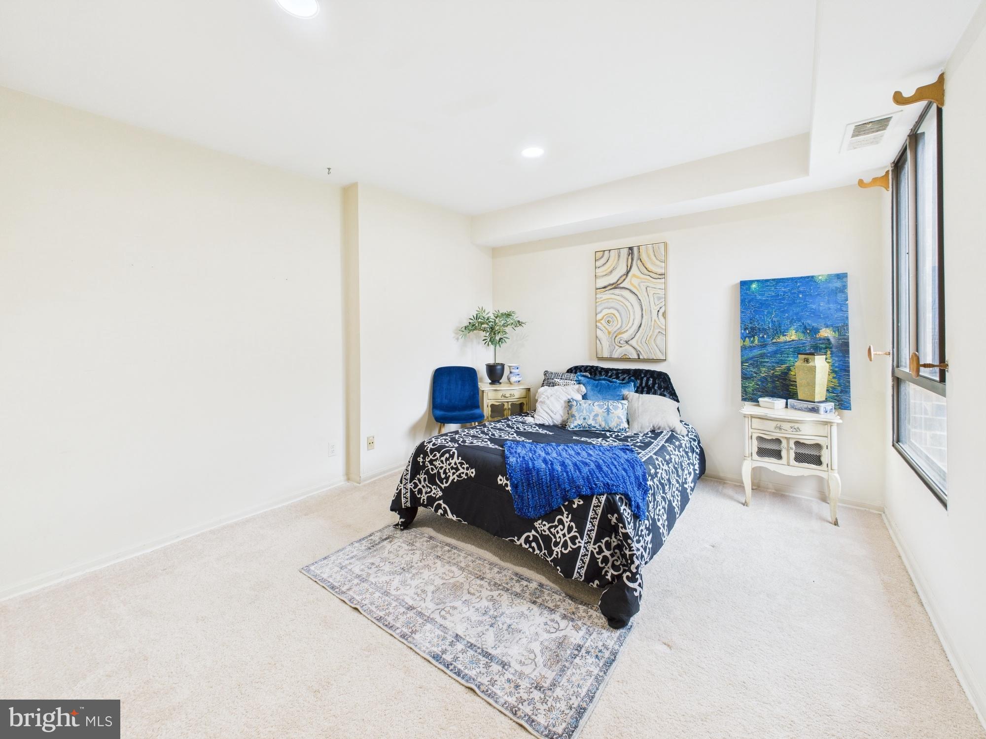 HERITAGE COURT - Residential