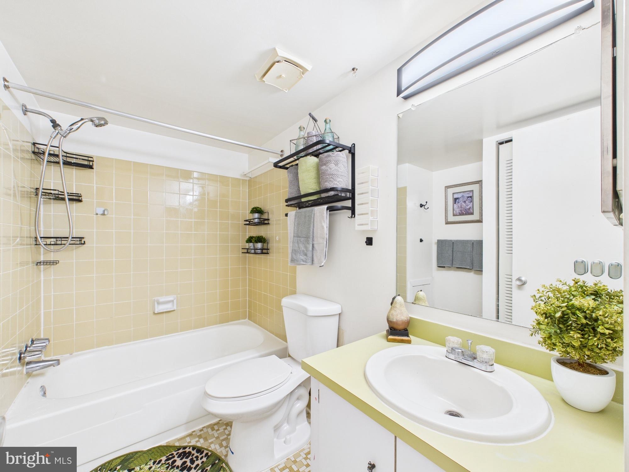 HERITAGE COURT - Residential