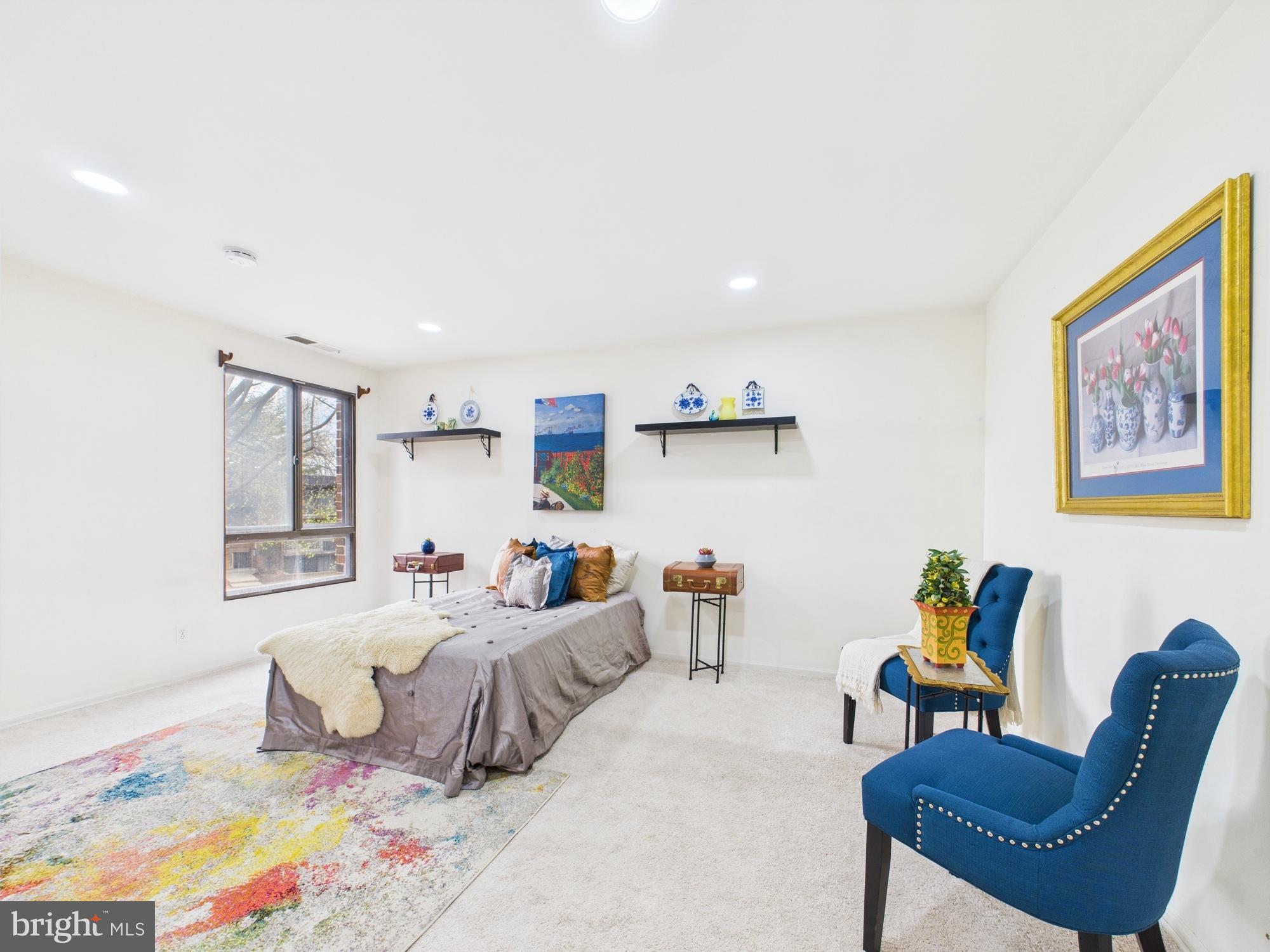 HERITAGE COURT - Residential