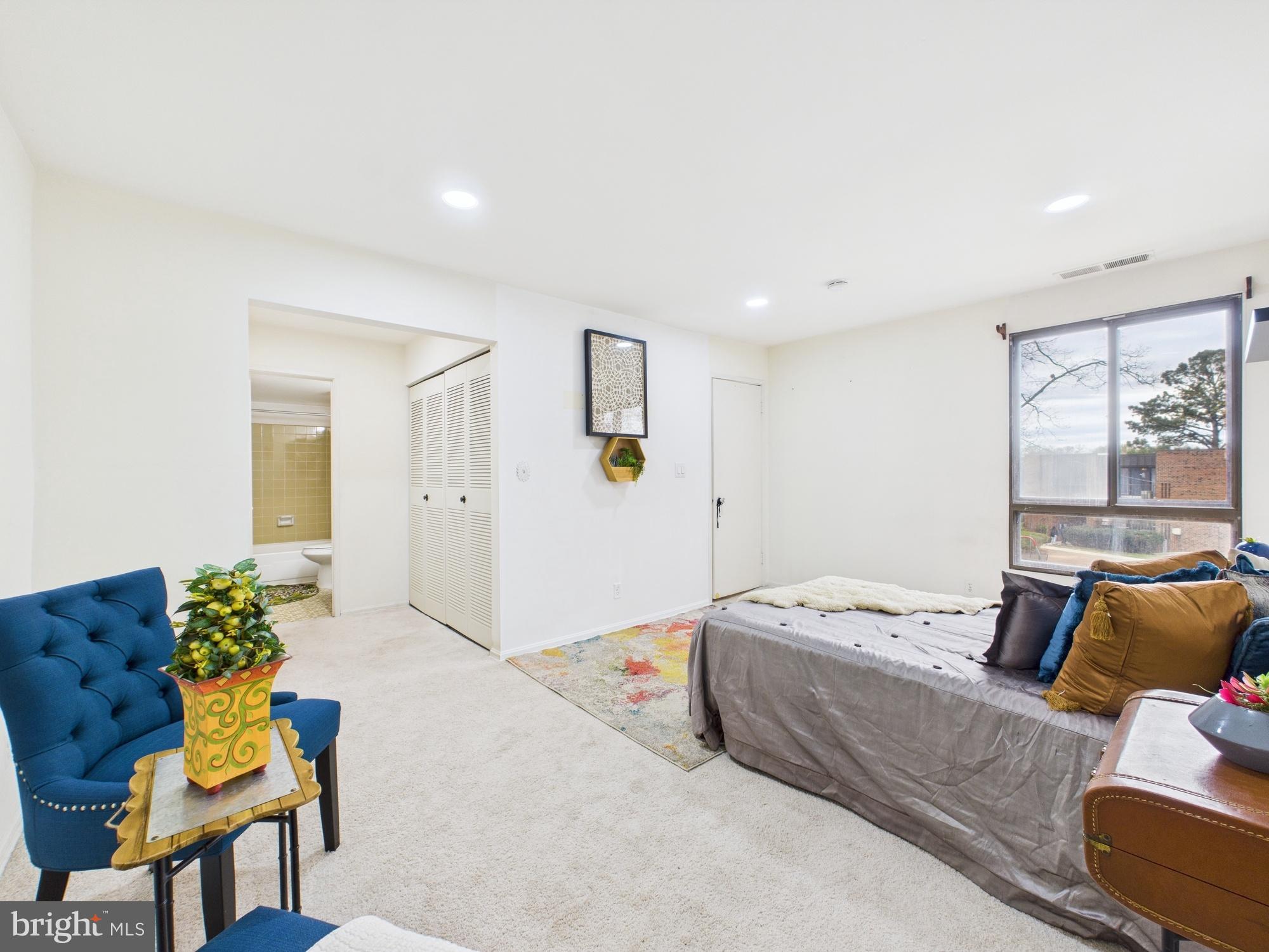 HERITAGE COURT - Residential