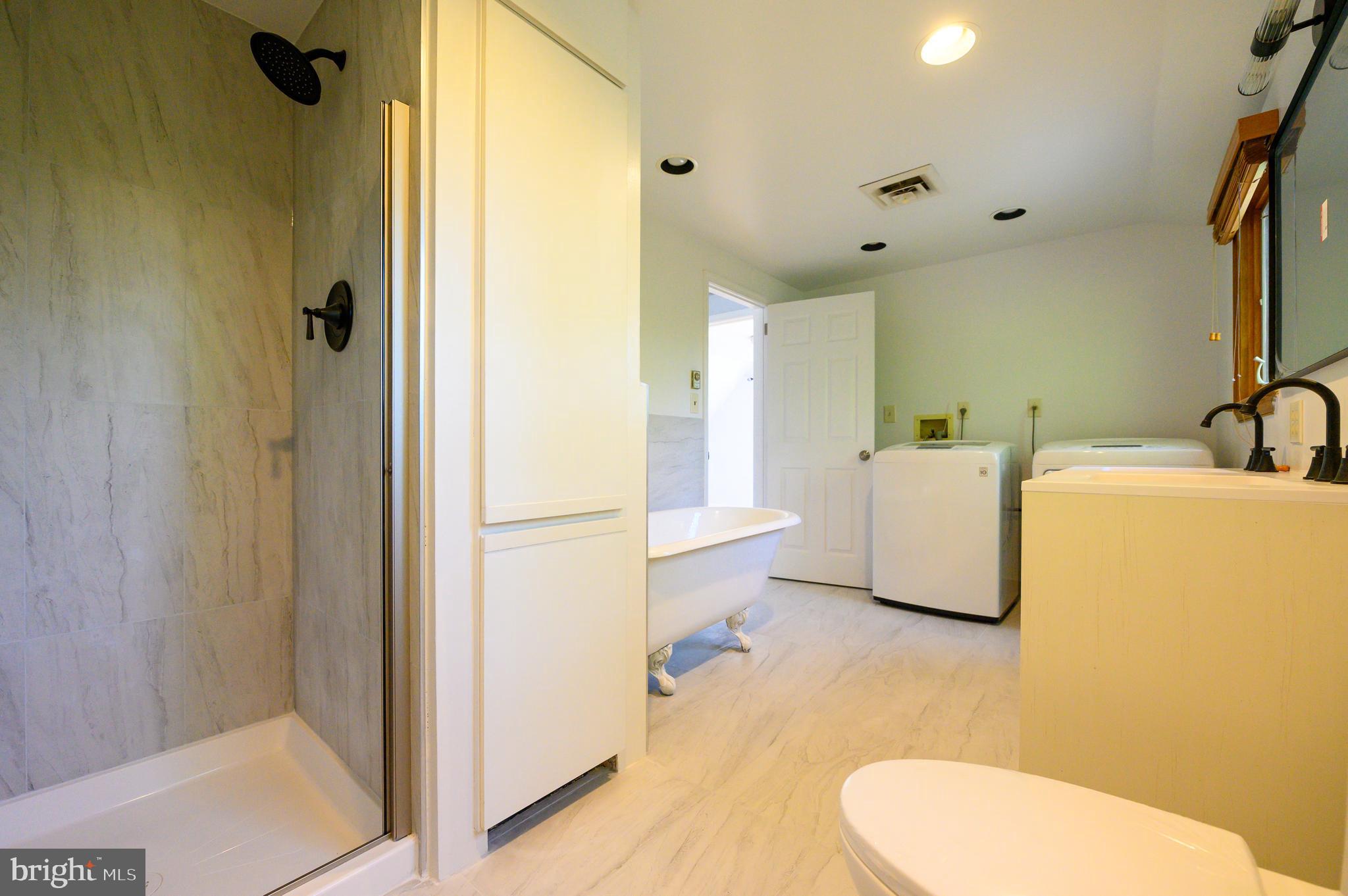 YORK MANOR - Residential Lease