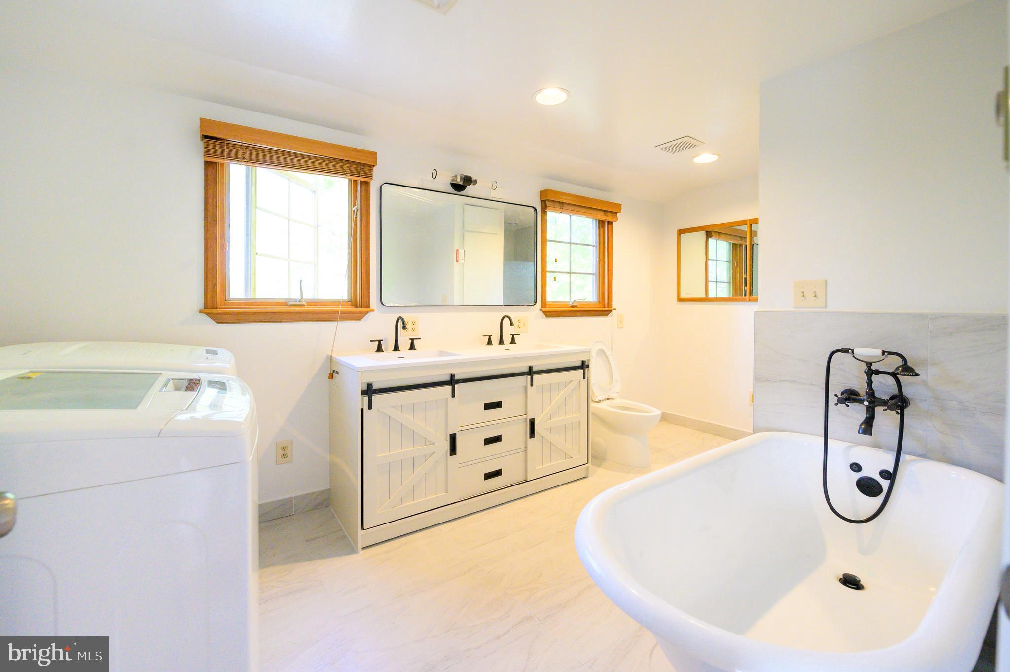 YORK MANOR - Residential Lease