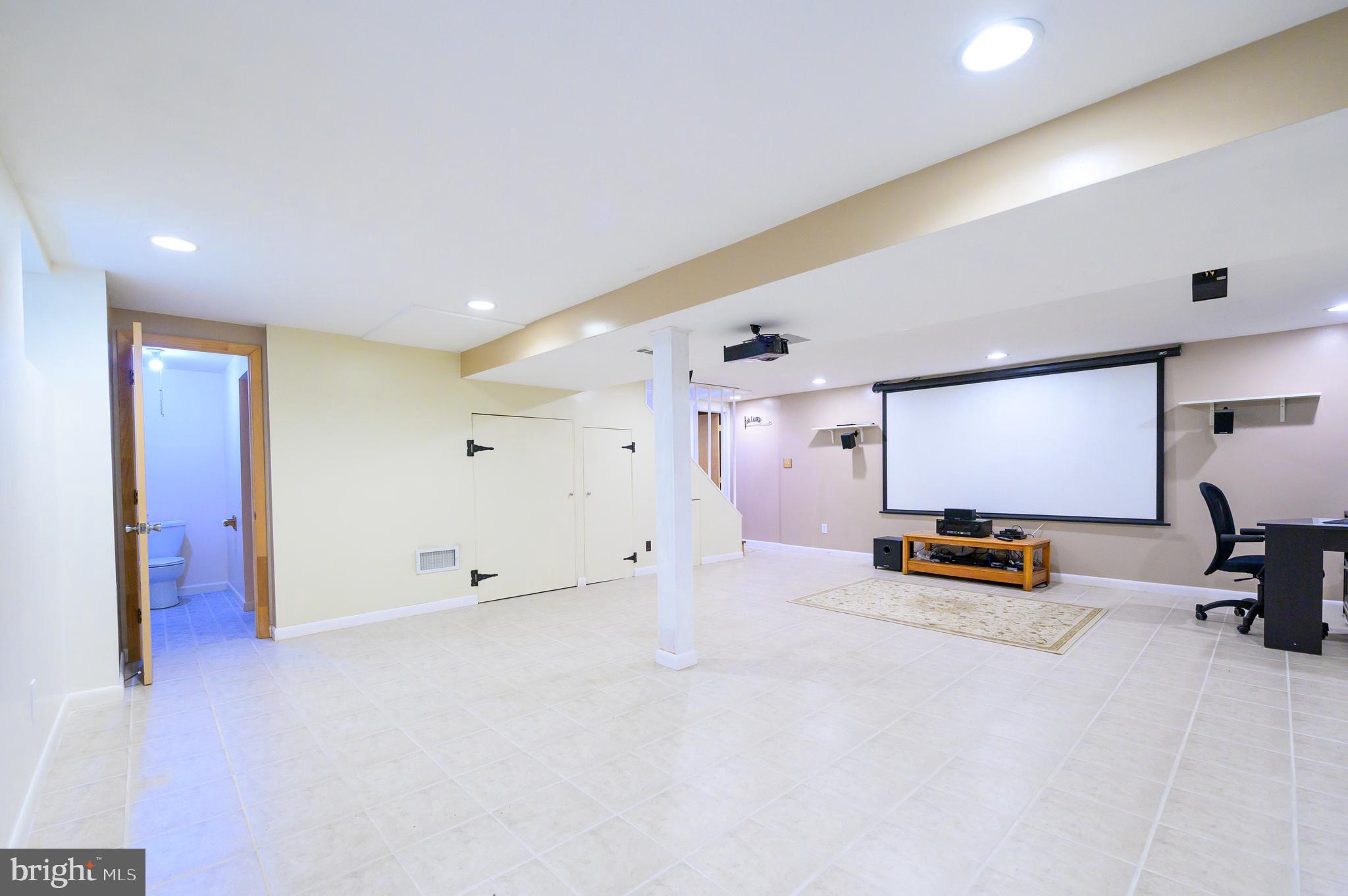 YORK MANOR - Residential Lease