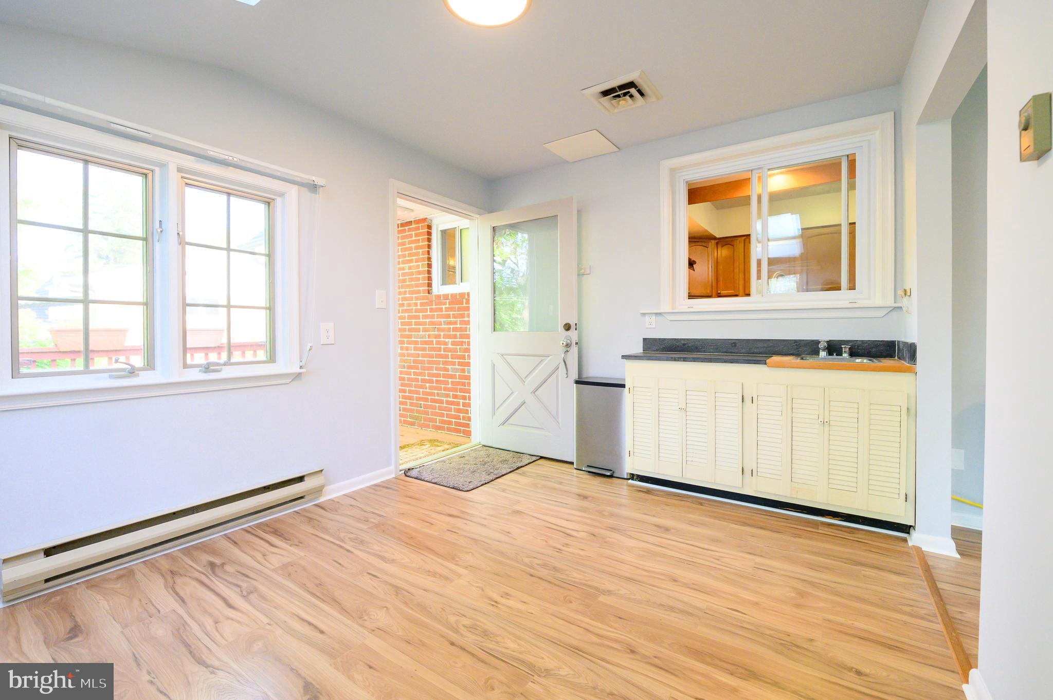 YORK MANOR - Residential Lease