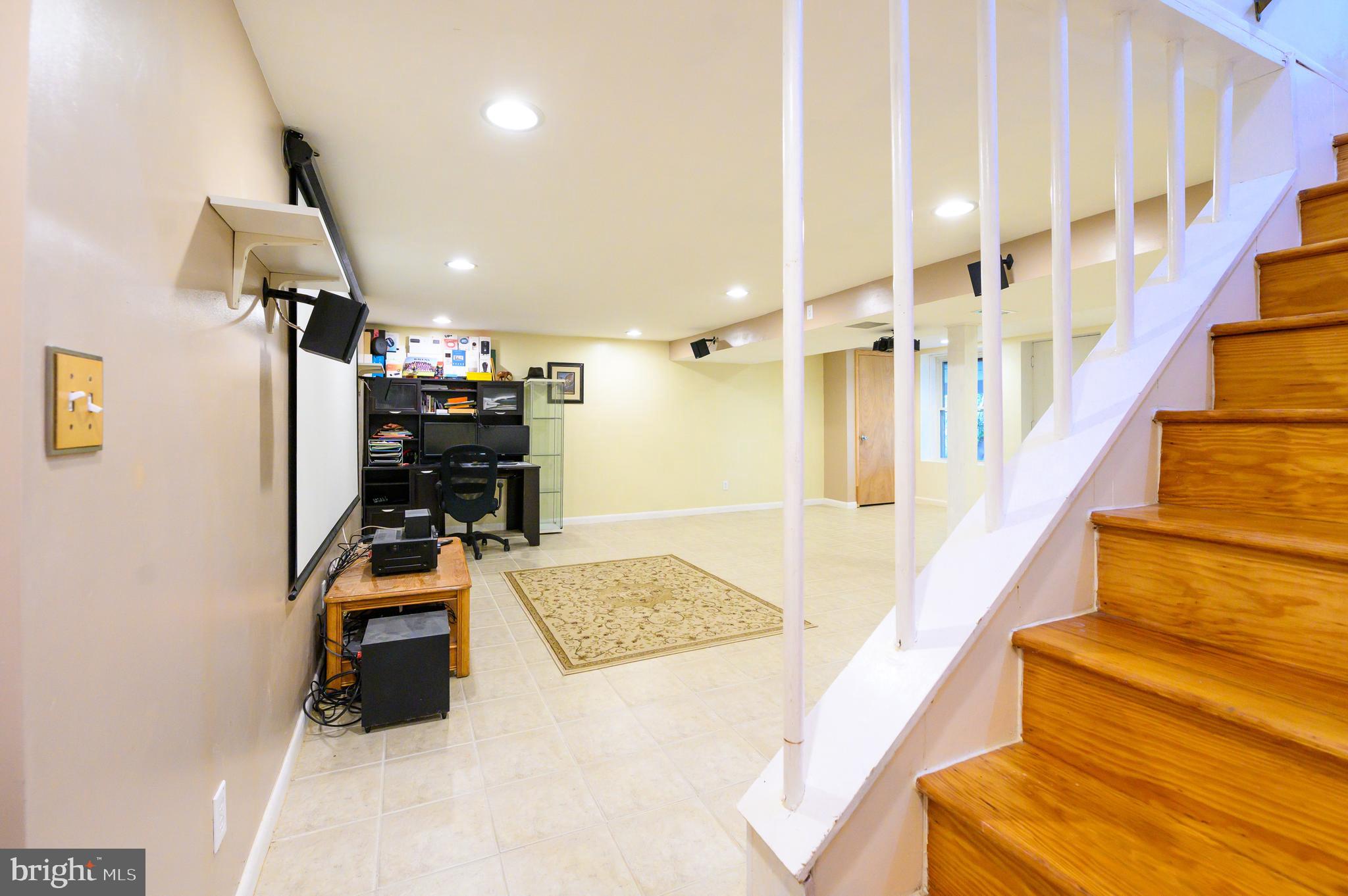 YORK MANOR - Residential Lease