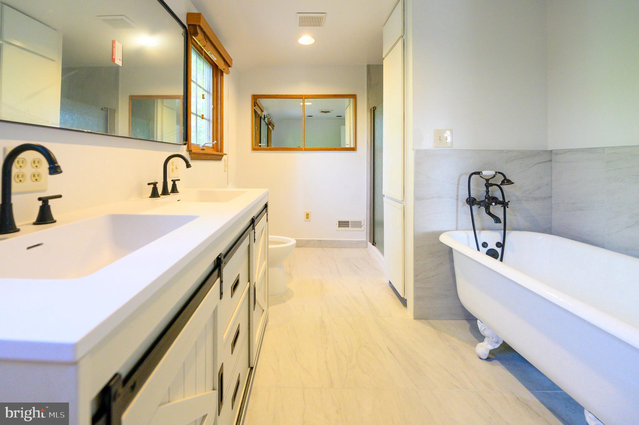 YORK MANOR - Residential Lease