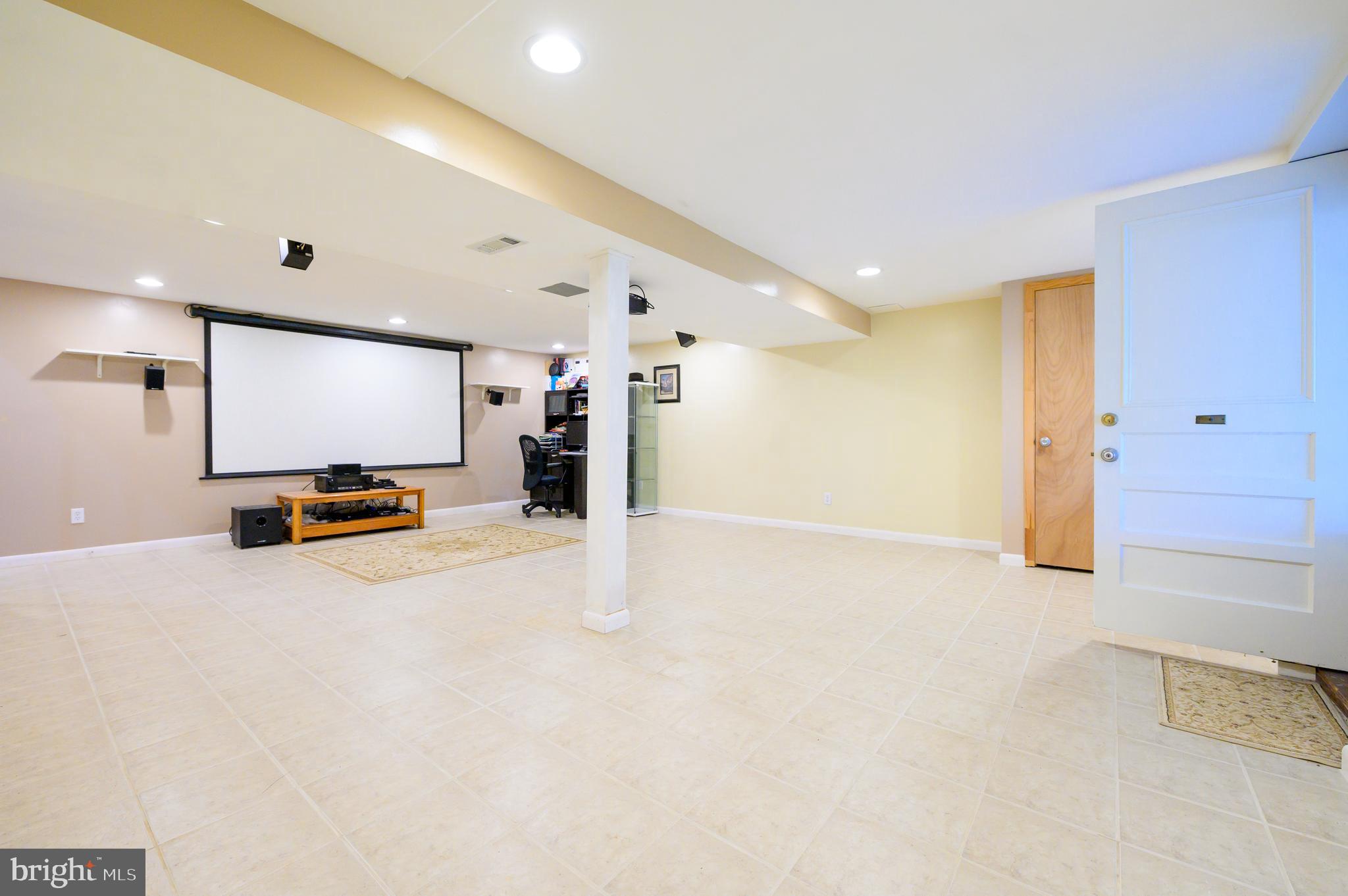 YORK MANOR - Residential Lease