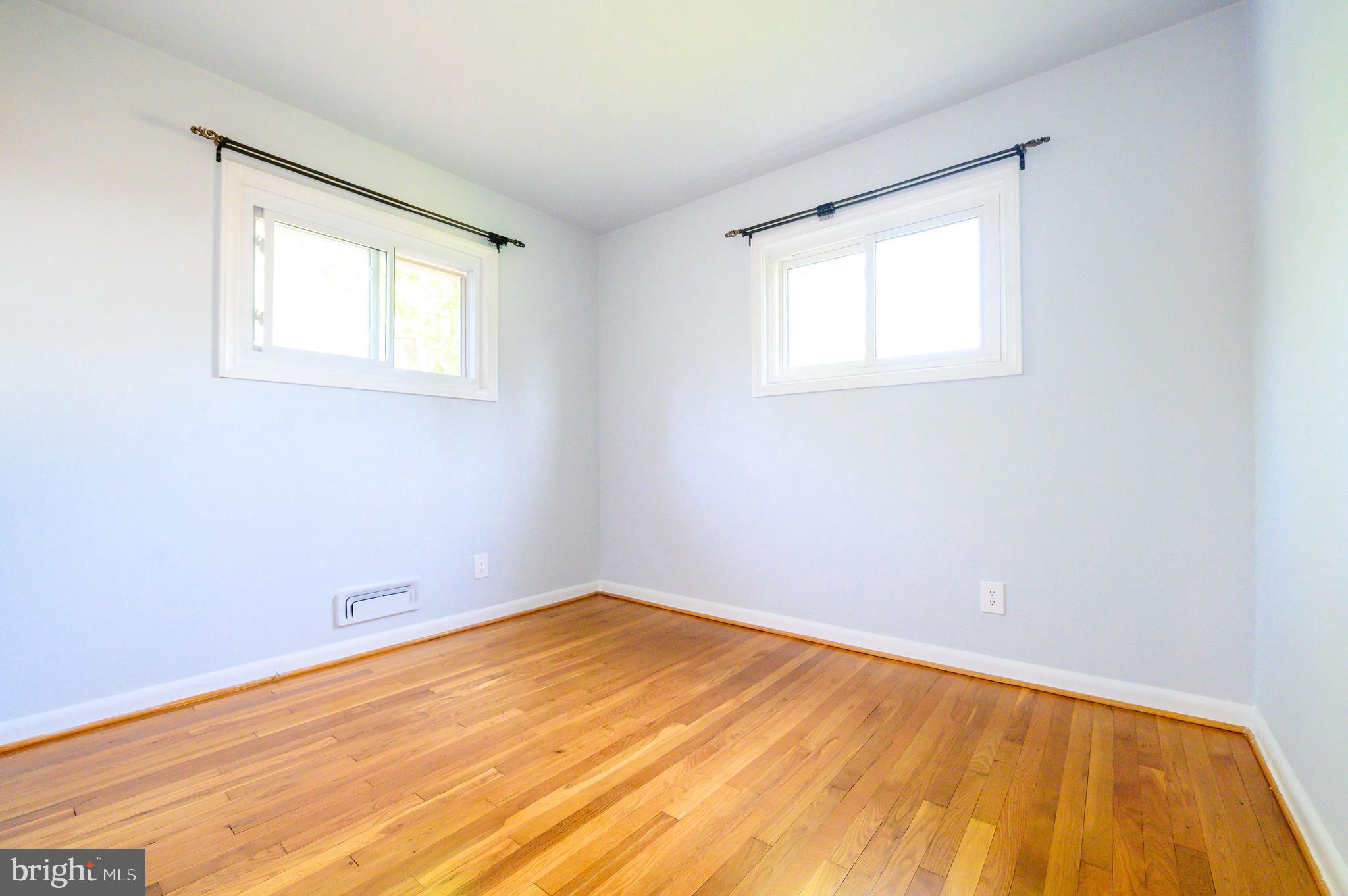 YORK MANOR - Residential Lease