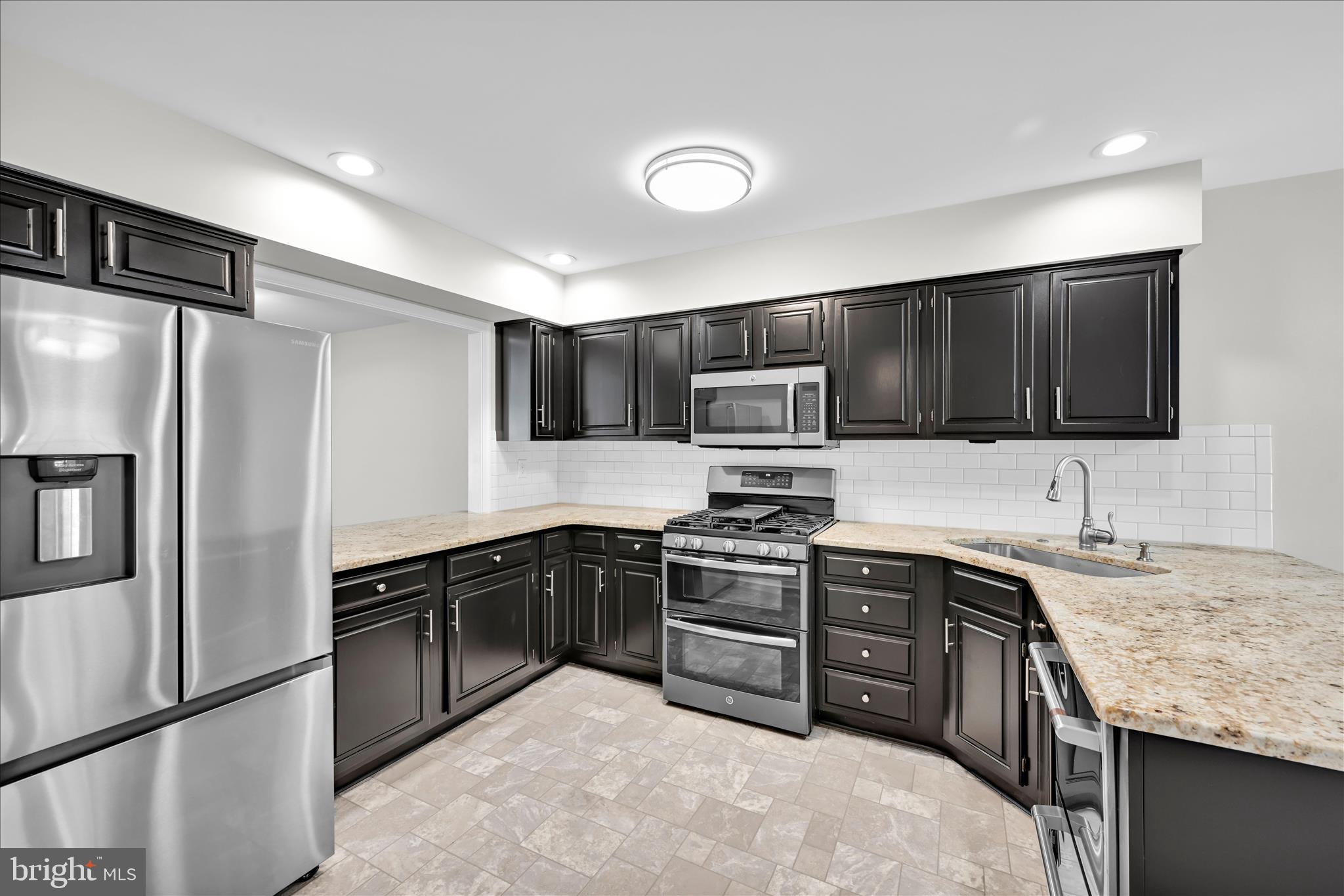 CAMBRIDGE COMMONS - Residential