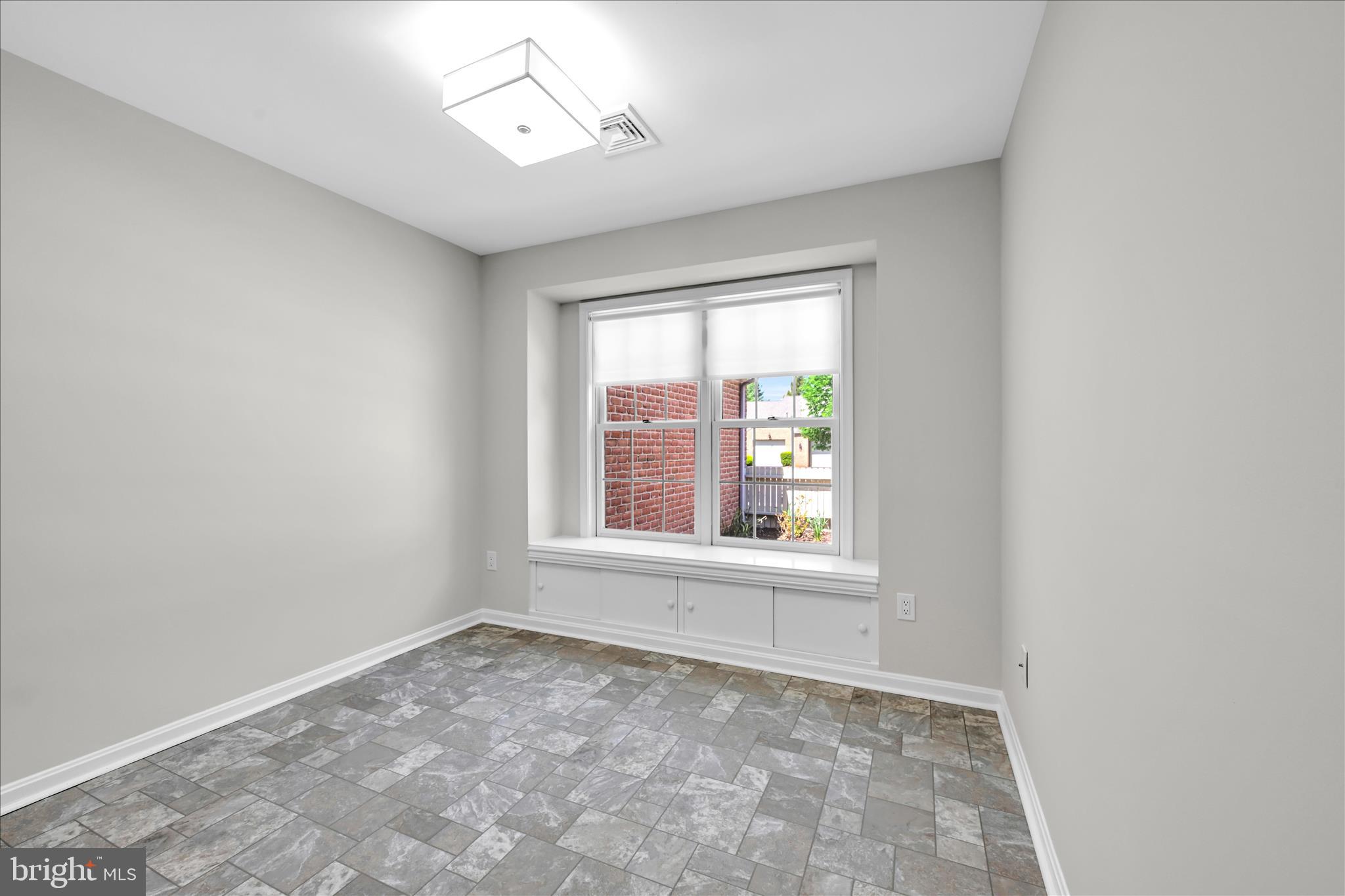CAMBRIDGE COMMONS - Residential