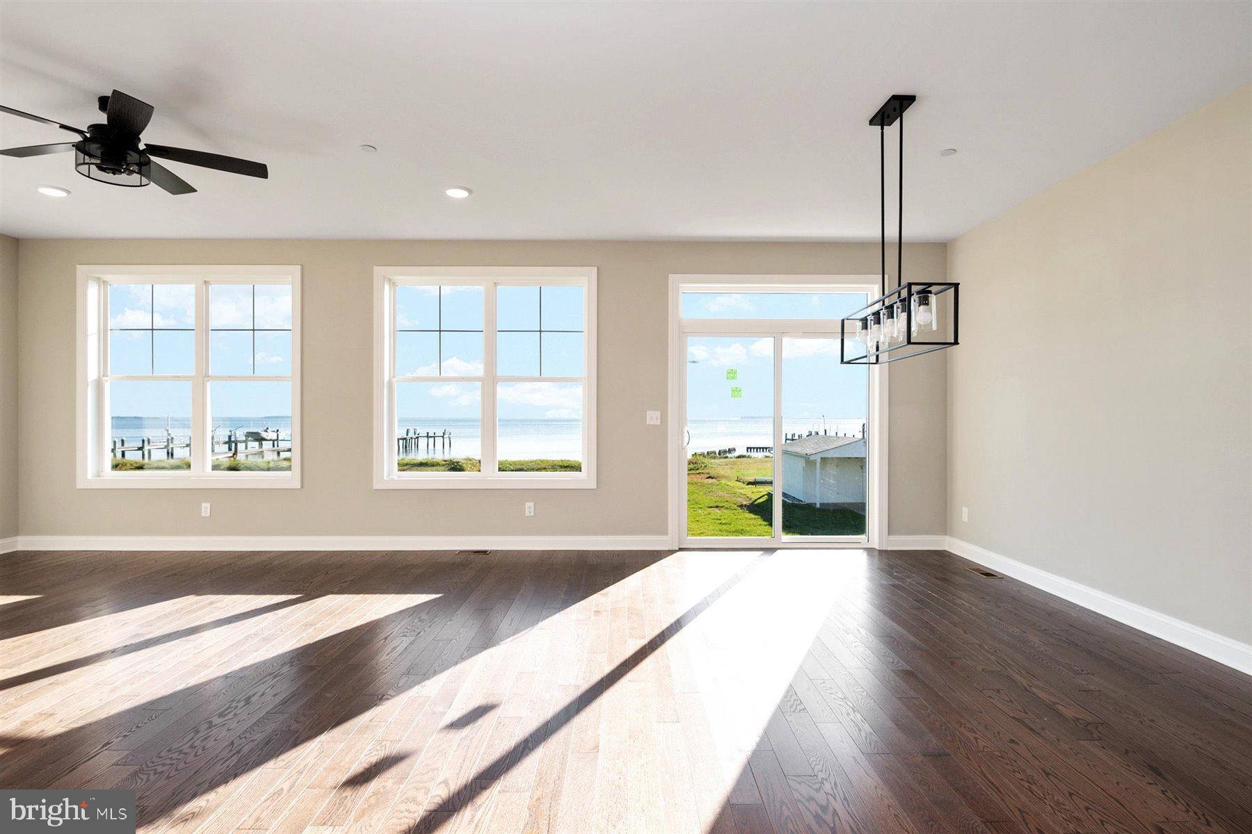 ROMANCOKE ON THE BAY - Residential