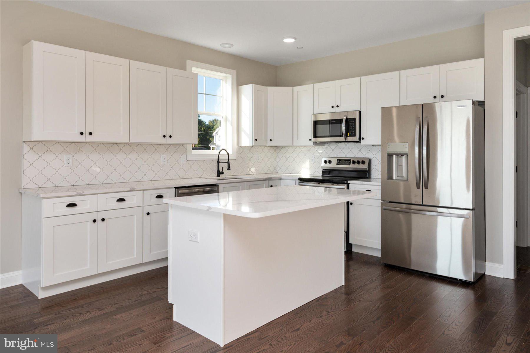 ROMANCOKE ON THE BAY - Residential