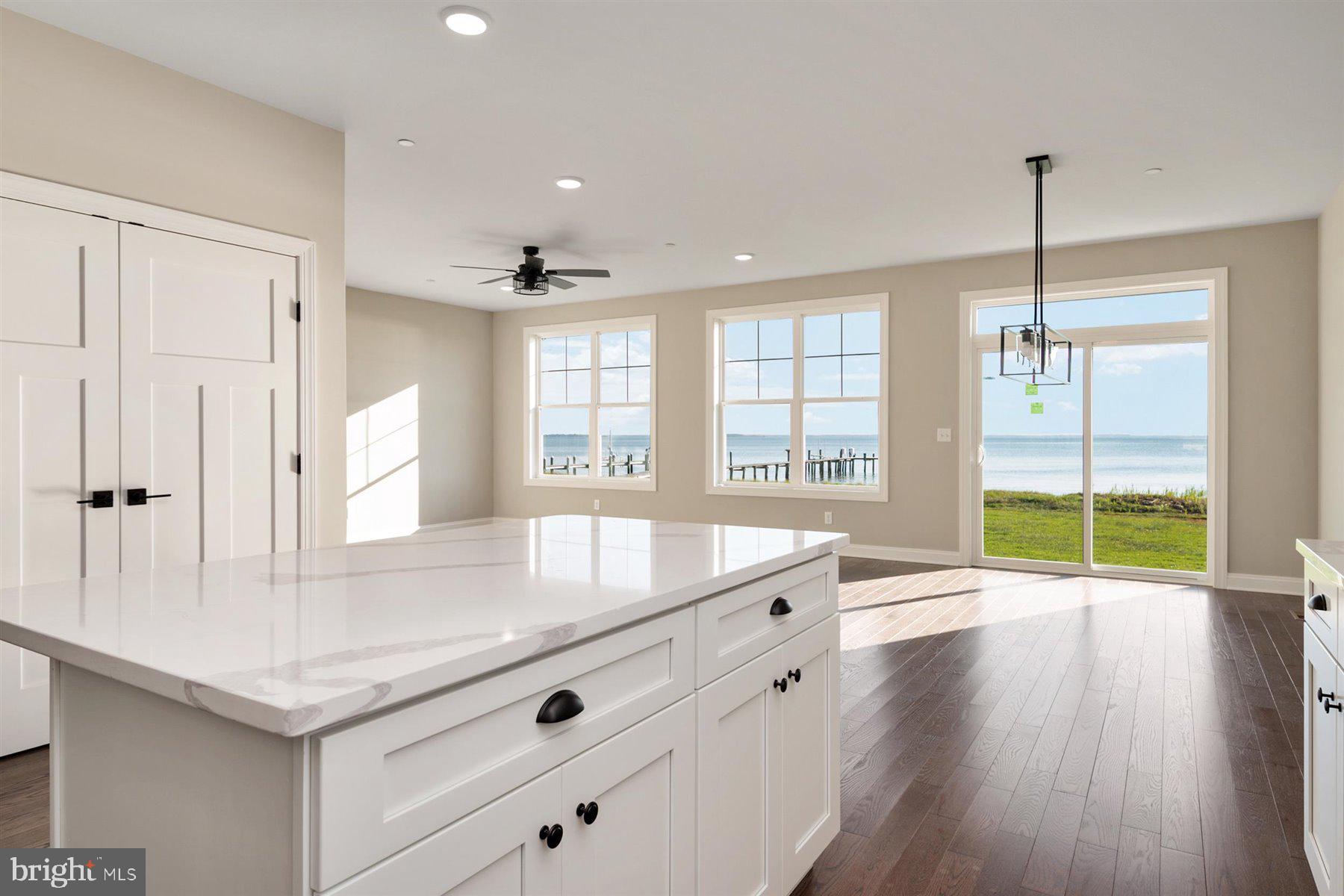 ROMANCOKE ON THE BAY - Residential