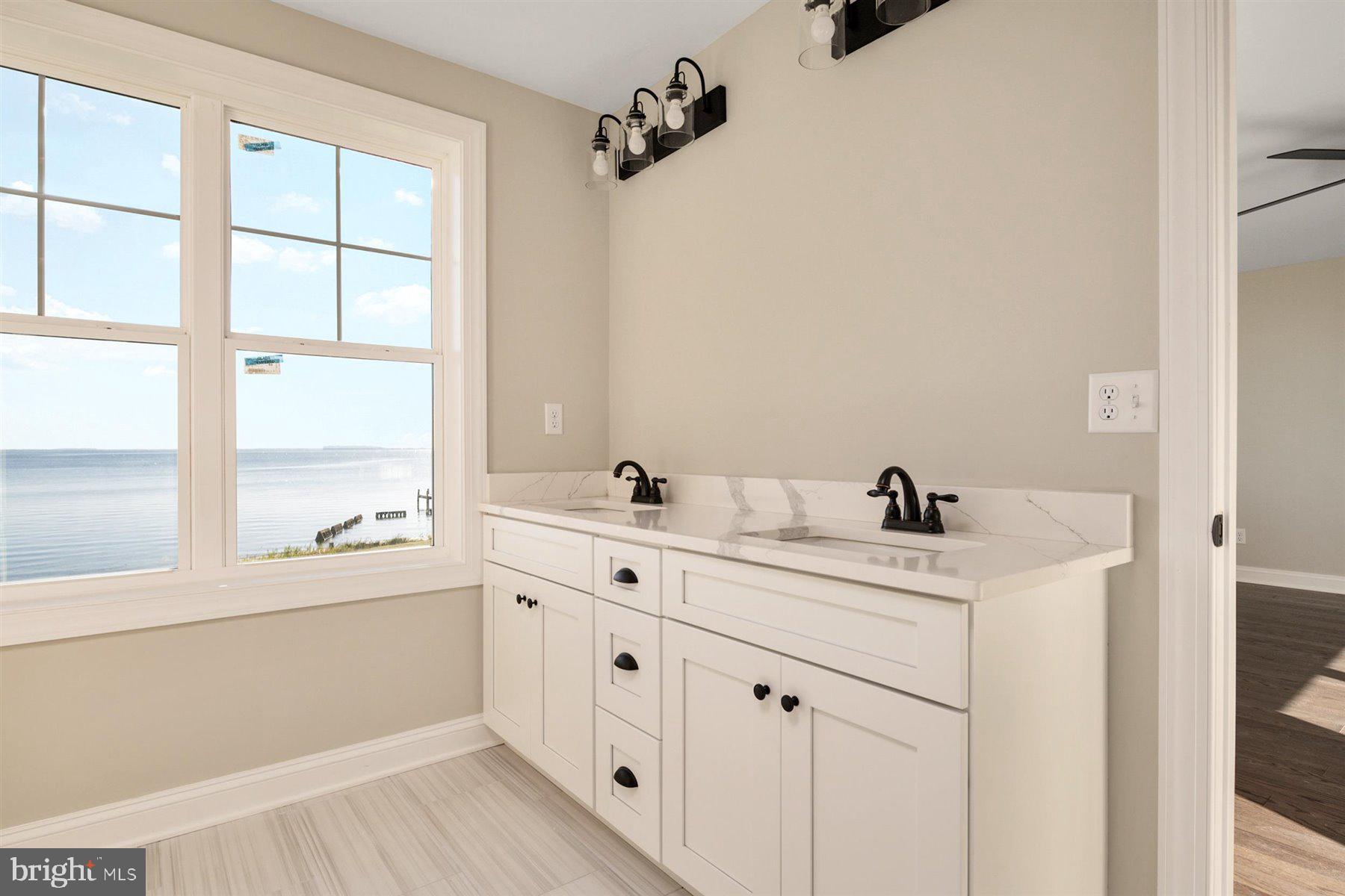 ROMANCOKE ON THE BAY - Residential