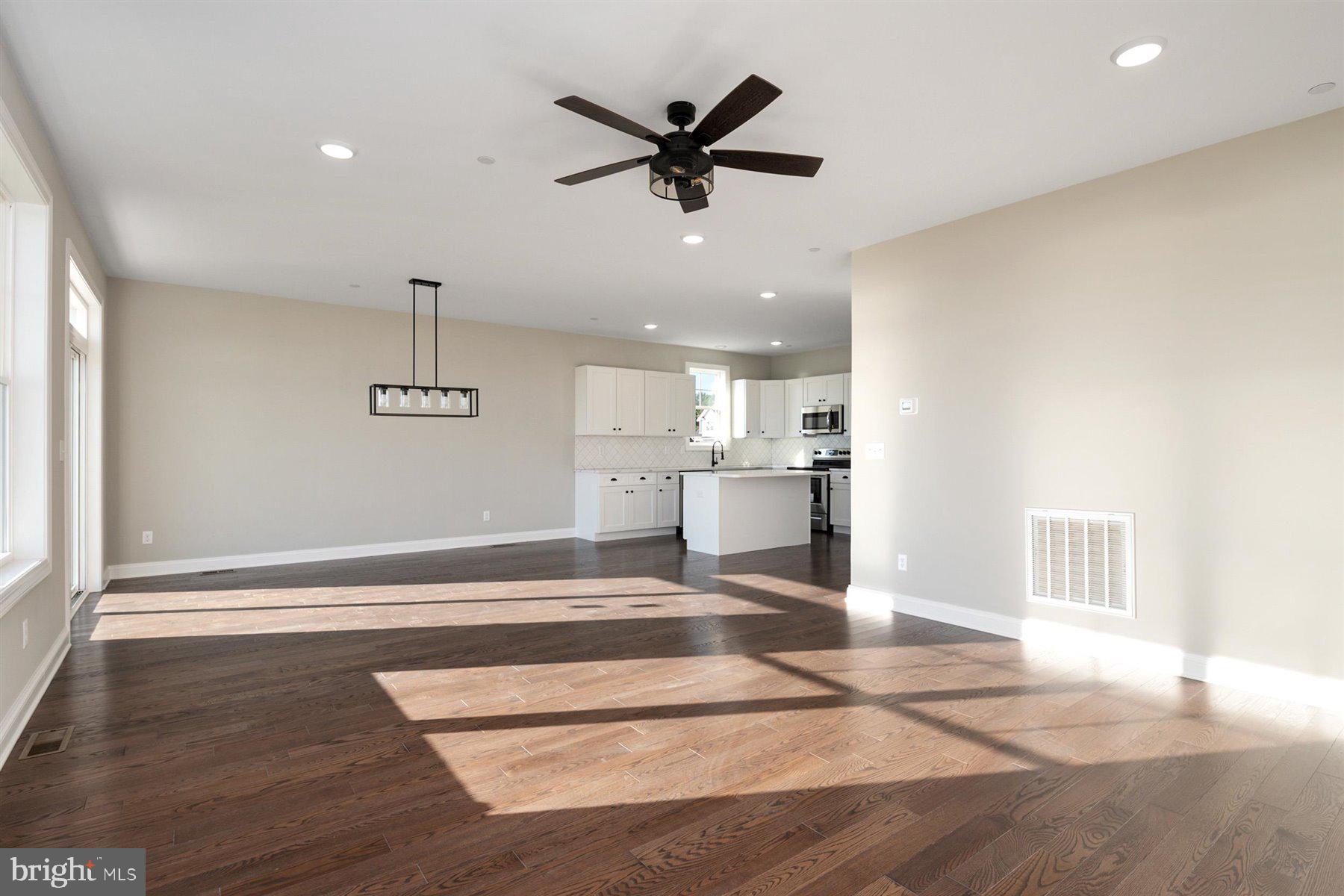 ROMANCOKE ON THE BAY - Residential