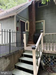 8 N 4TH STREET