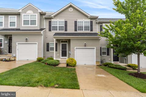 Townhouse For Sale - 8 Shire Court<br/> Camden County, SOMERDALE, NJ 08083