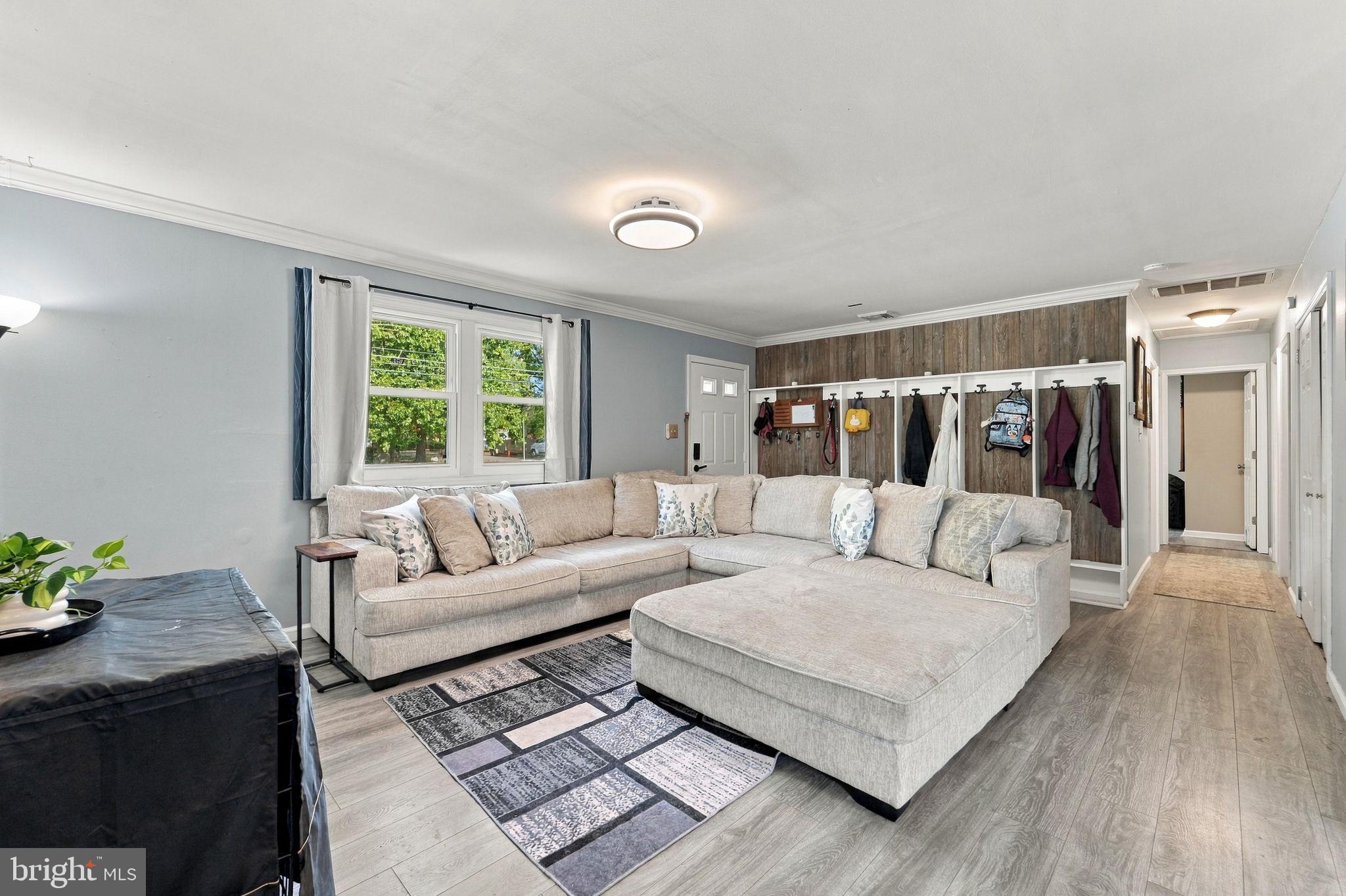 132 E TAUNTON AVENUE