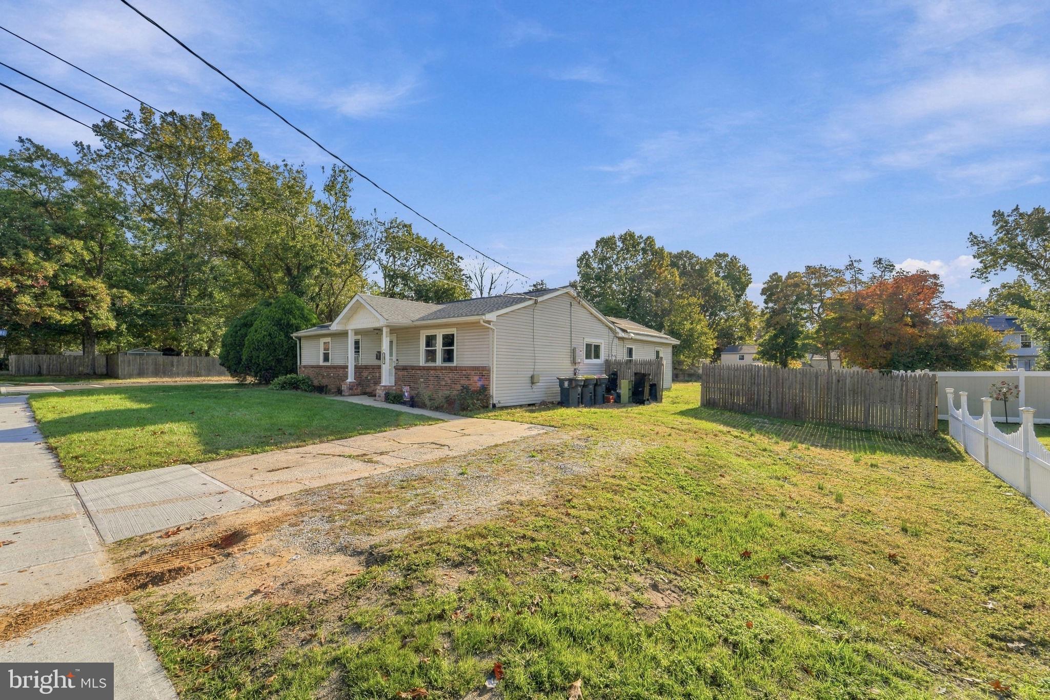 132 E TAUNTON AVENUE