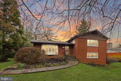 Photo of 6004 Jan Mar Drive, FALLS CHURCH, VA 22041 (MLS # VAFX2292104)