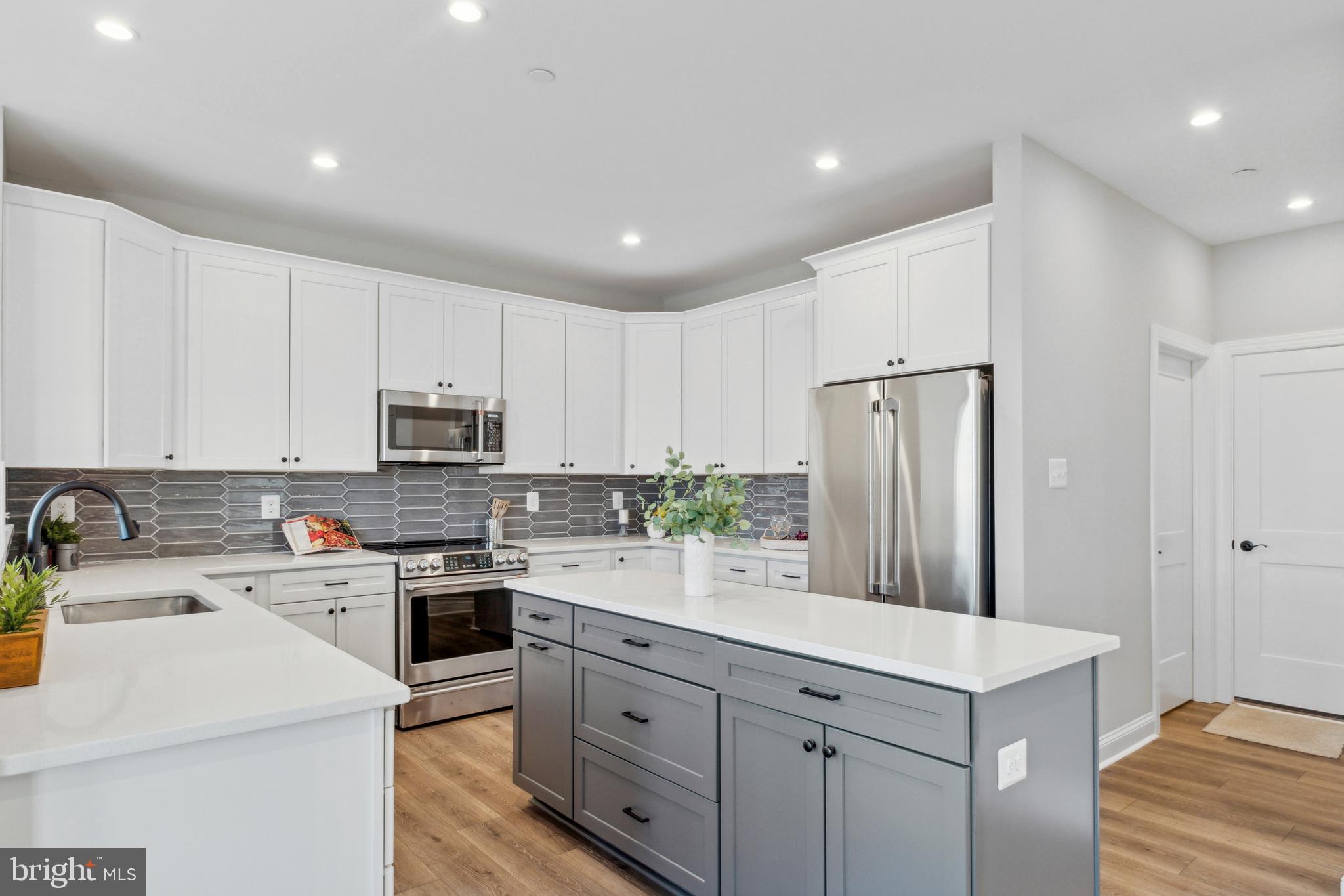 2204 ARDEN DRIVE