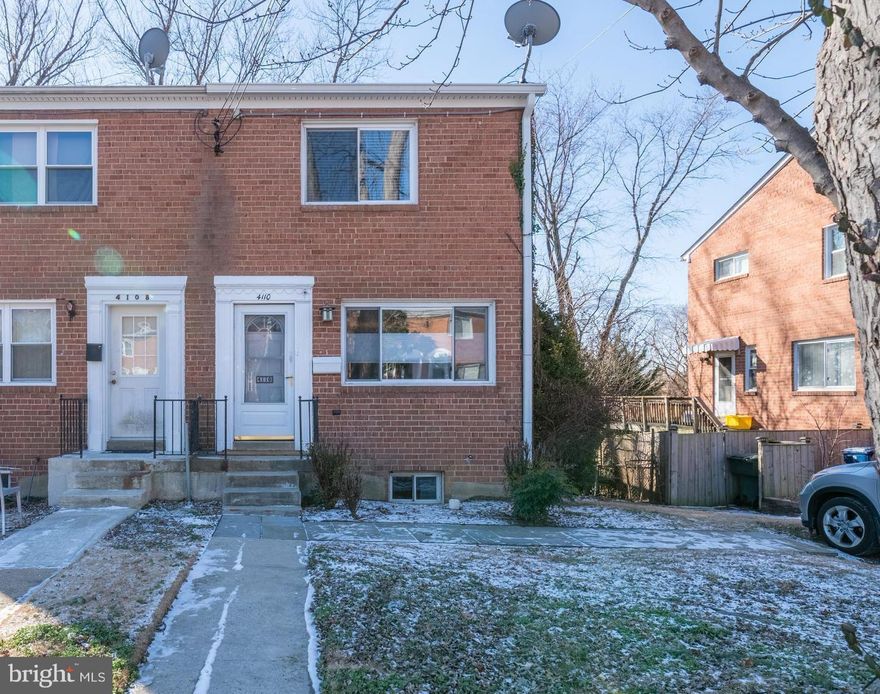 New kitchen has stainless appliances, granite and a breakfast bar open to dining and living room. Have dinner on the deck off the kitchen! Enjoy the view over your yard and the tree tops. Yard access from deck or basement. Walkability to all kinds of restaurants, 2 grocery stores, Port City Brewery, dry cleaners and more! Holmes Run Trail for biking or walking and access to Cameron Station.