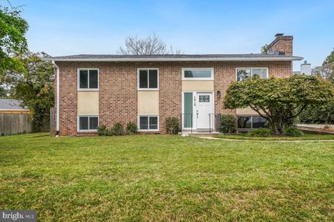 Photo of 1913 Wallace Avenue, SILVER SPRING, MD 20902 (MLS # MDMC2201572)