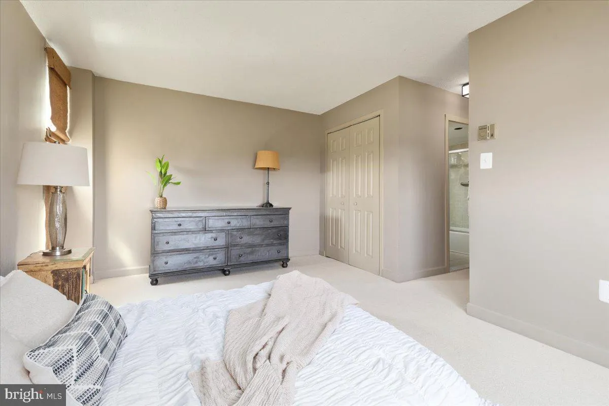 Alexandria, Virginia 22302, United States, 3 Bedrooms Bedrooms, ,2 BathroomsBathrooms,Residential,Contingent,124189