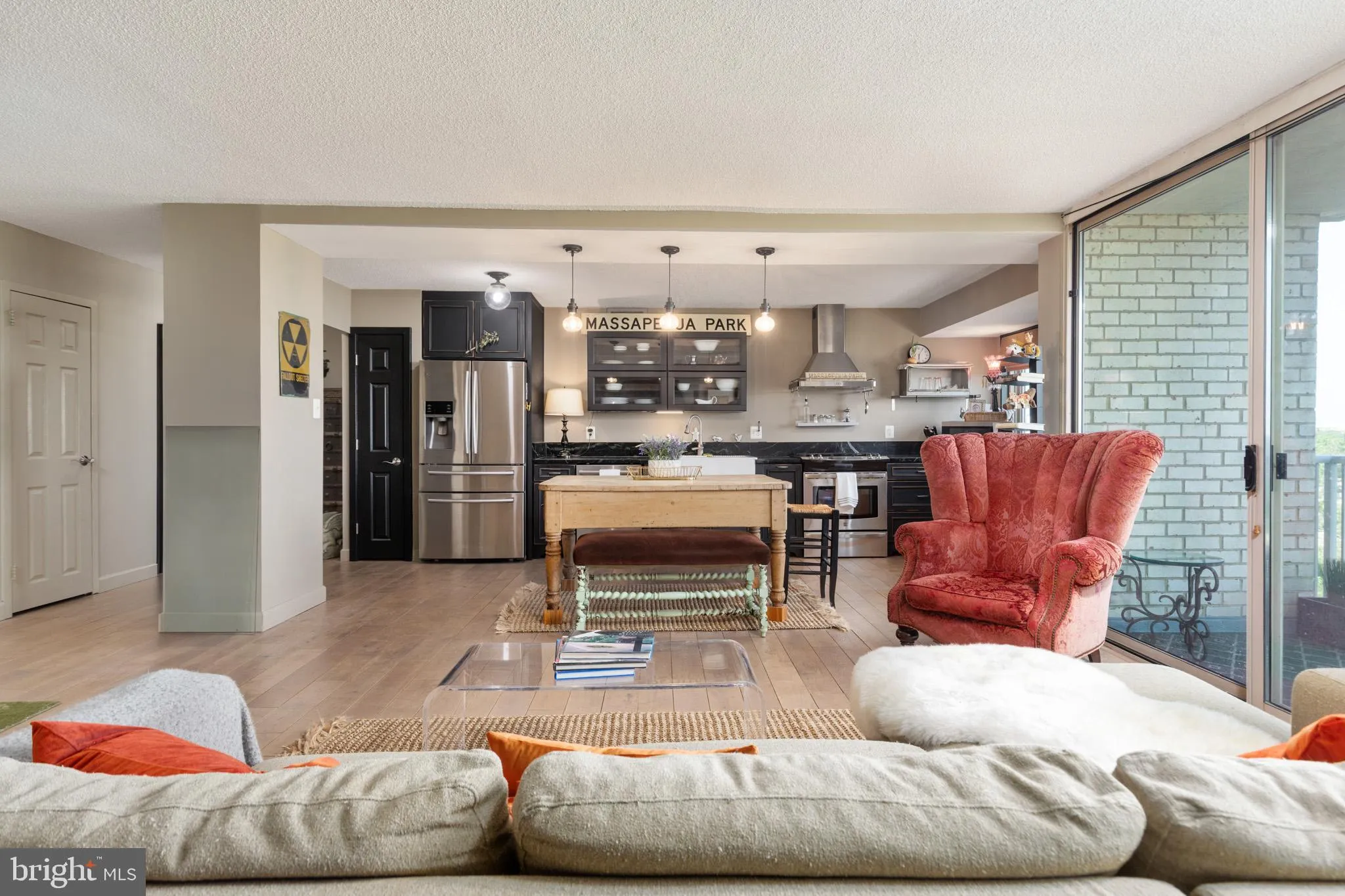 Alexandria, Virginia 22302, United States, 3 Bedrooms Bedrooms, ,2 BathroomsBathrooms,Residential,Contingent,124189