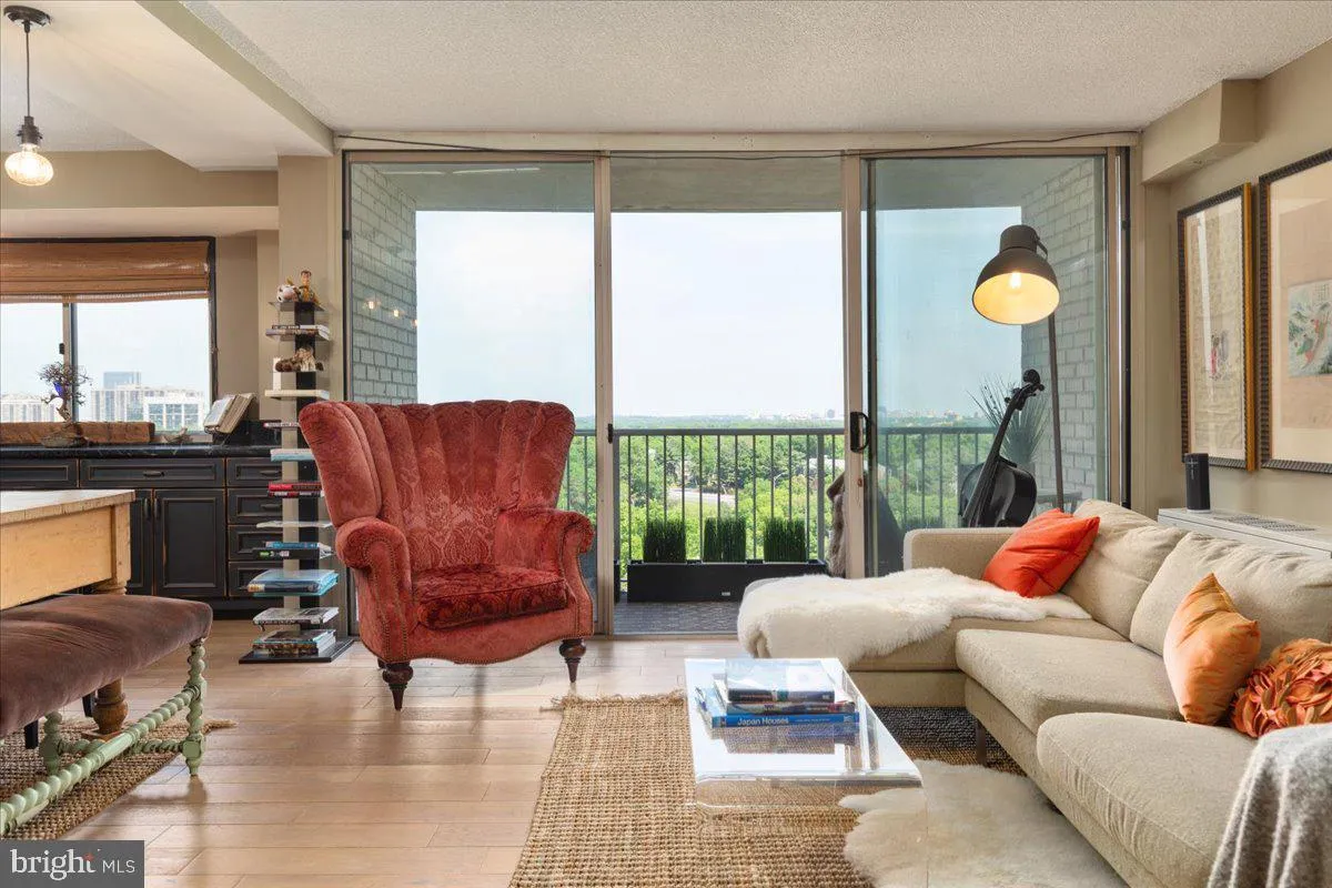 Alexandria, Virginia 22302, United States, 3 Bedrooms Bedrooms, ,2 BathroomsBathrooms,Residential,Contingent,124189