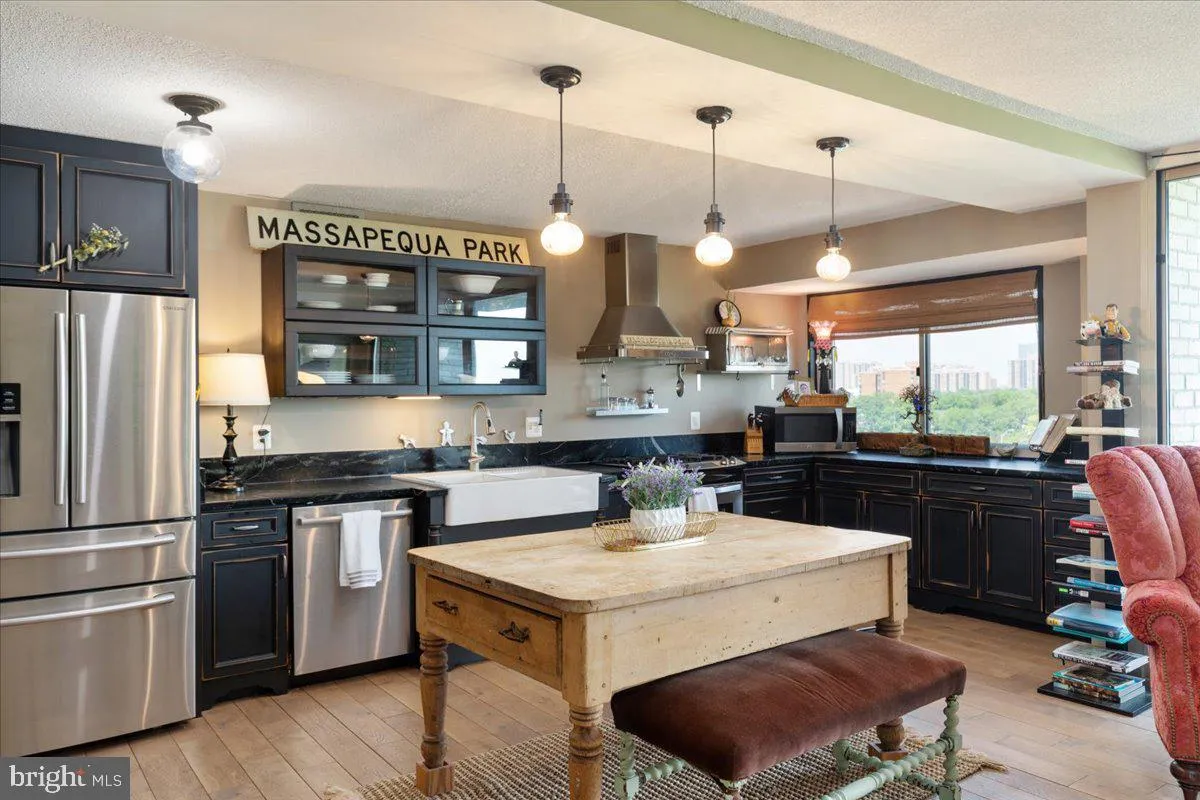 Alexandria, Virginia 22302, United States, 3 Bedrooms Bedrooms, ,2 BathroomsBathrooms,Residential,Contingent,124189