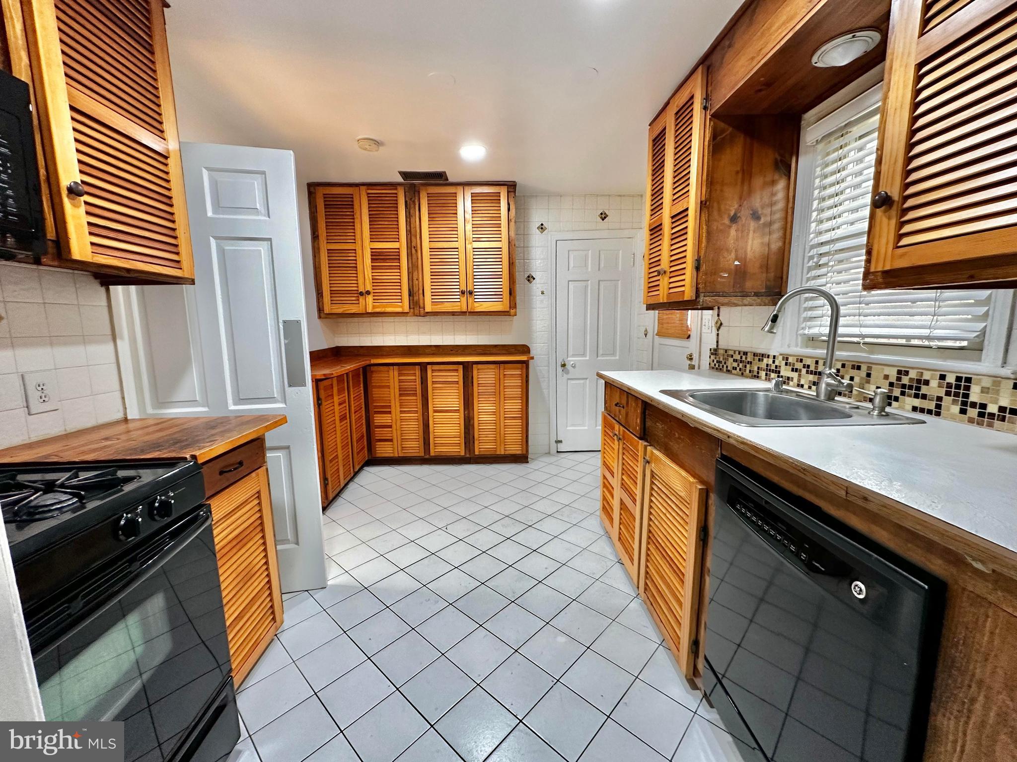 ARLINGTON HILLS - Residential Lease