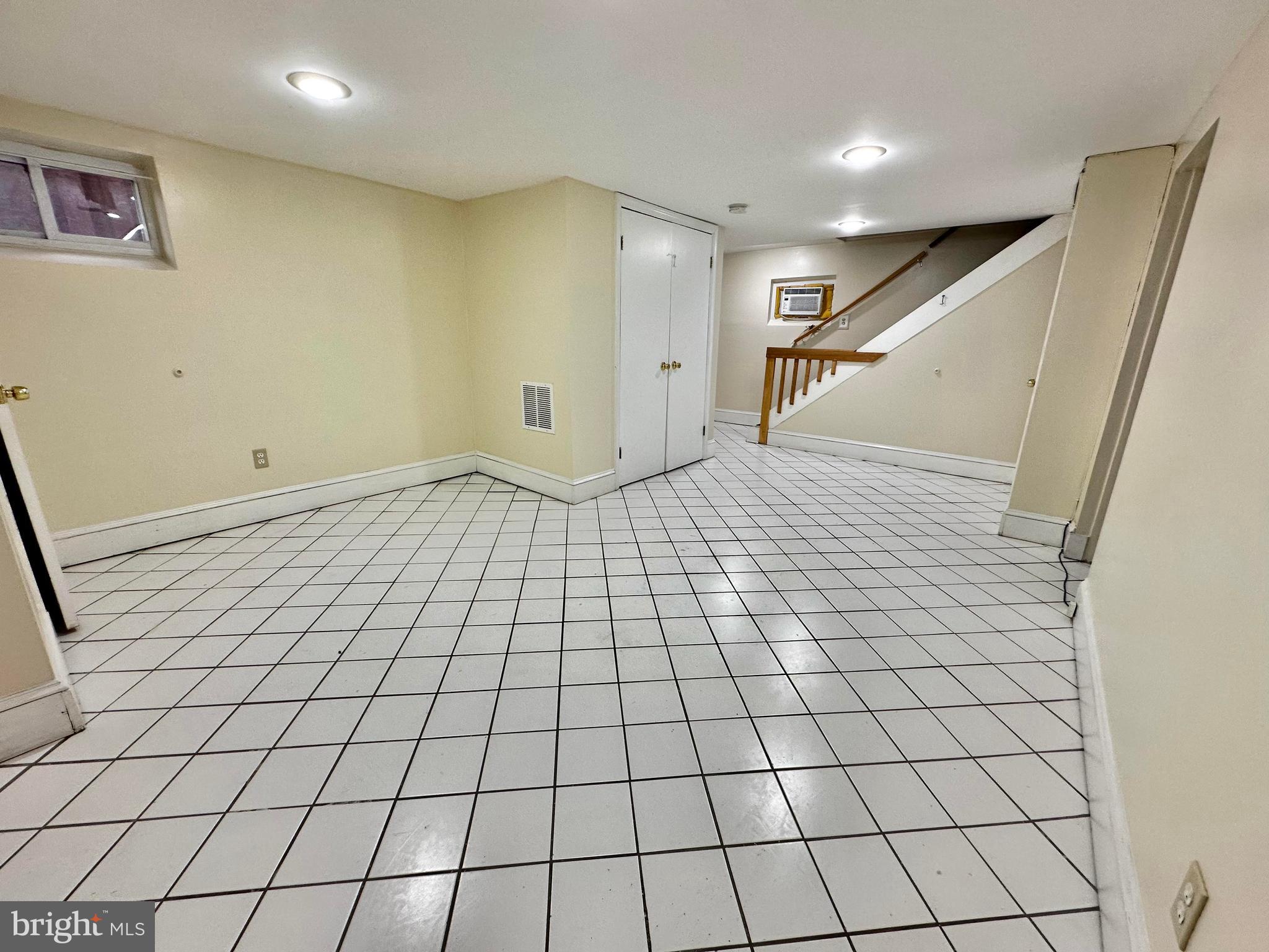 ARLINGTON HILLS - Residential Lease