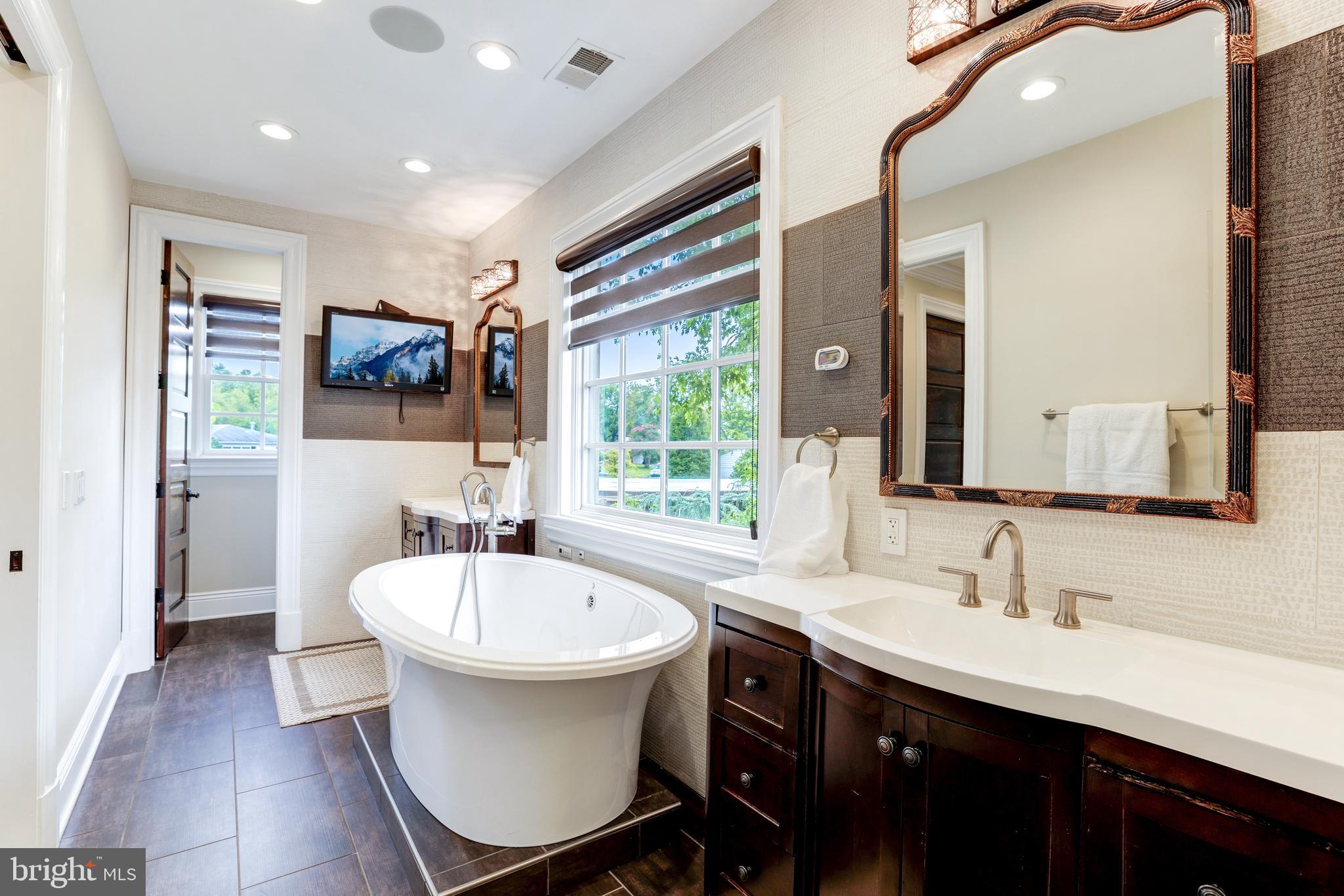 MC LEAN HAMLET - Residential