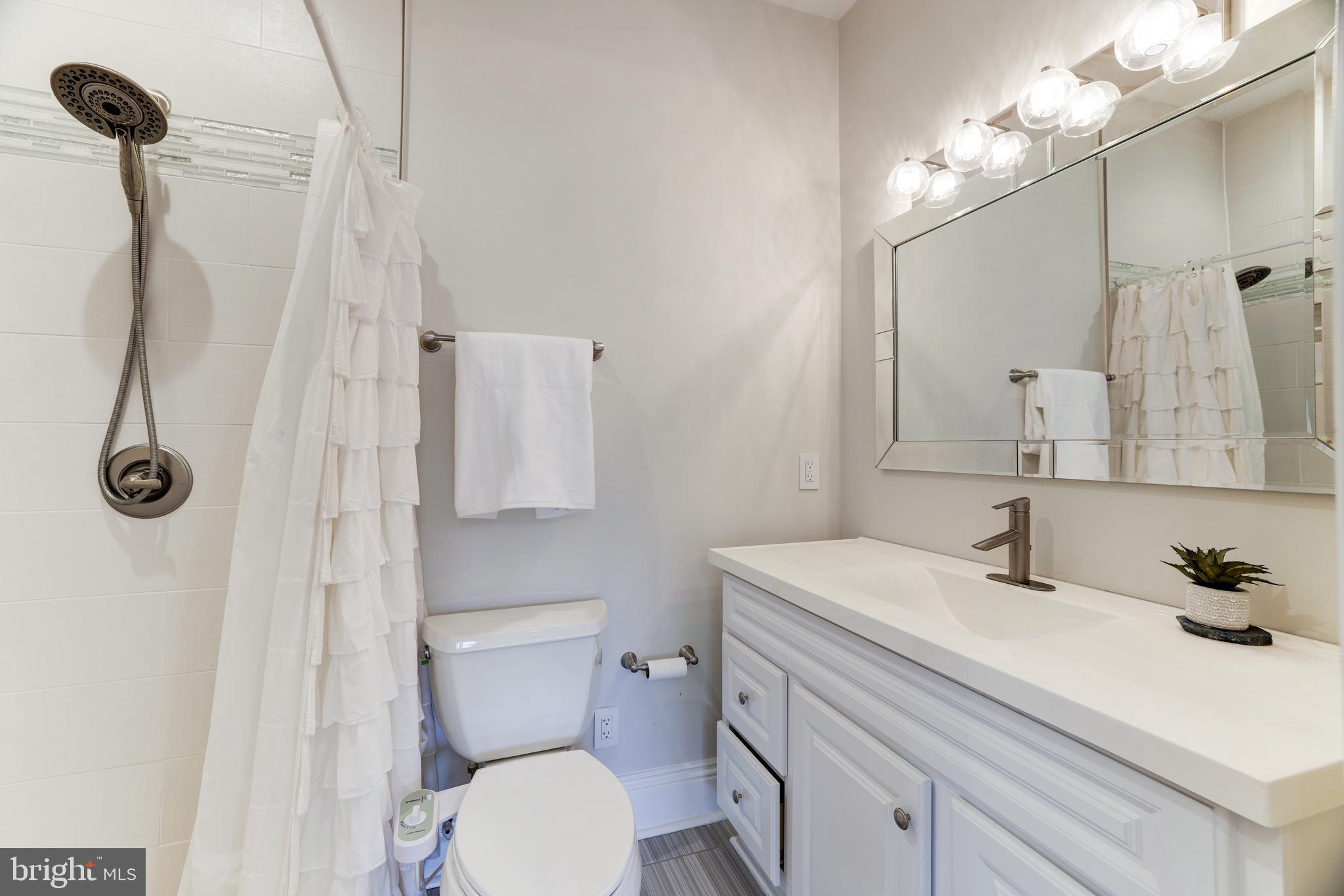 MC LEAN HAMLET - Residential