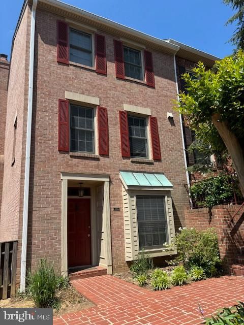 870 N JACKSON STREET ARLINGTON VA 22201
