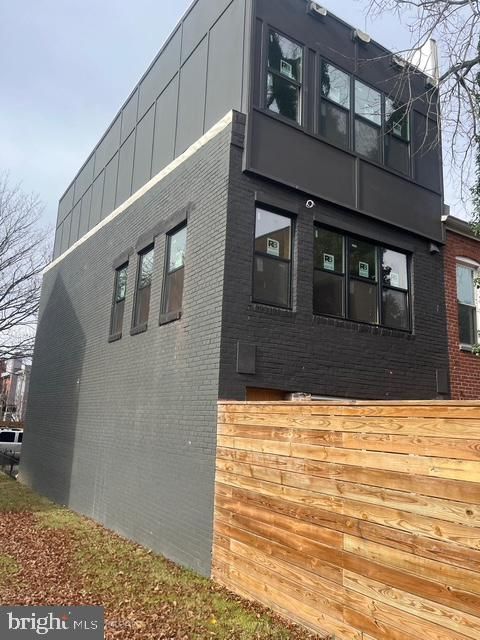 Townhouse For Sale - 1404 1st Street<br/> WASHINGTON, DC 20024