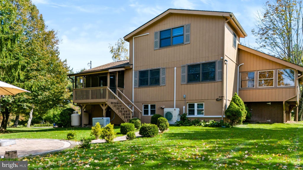 Photo of 1605 Ridgeview Court, LAKE ARIEL, PA 18436 (MLS # PAWN2001022)