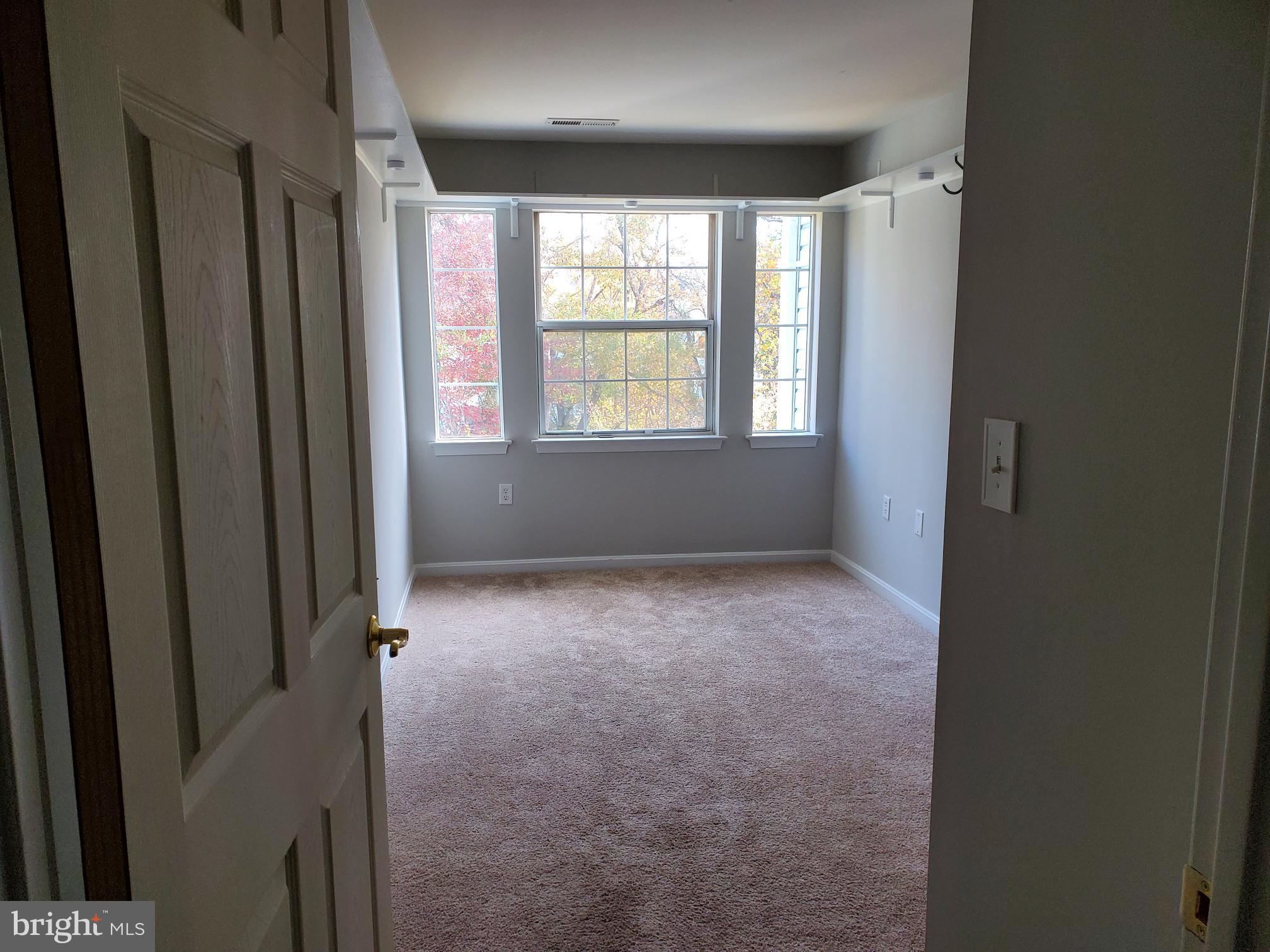 MONTGOMERY RUN - Residential Lease