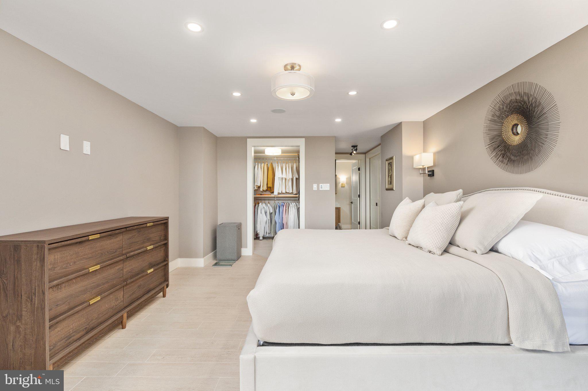 REGENCY AT MCLEAN - Residential