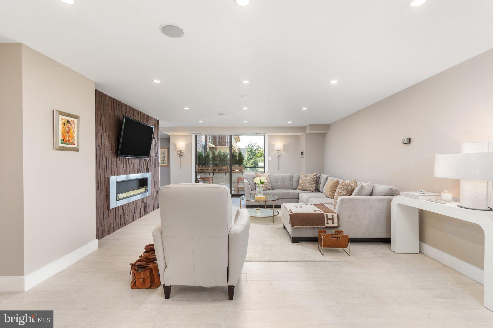 REGENCY AT MCLEAN - Residential