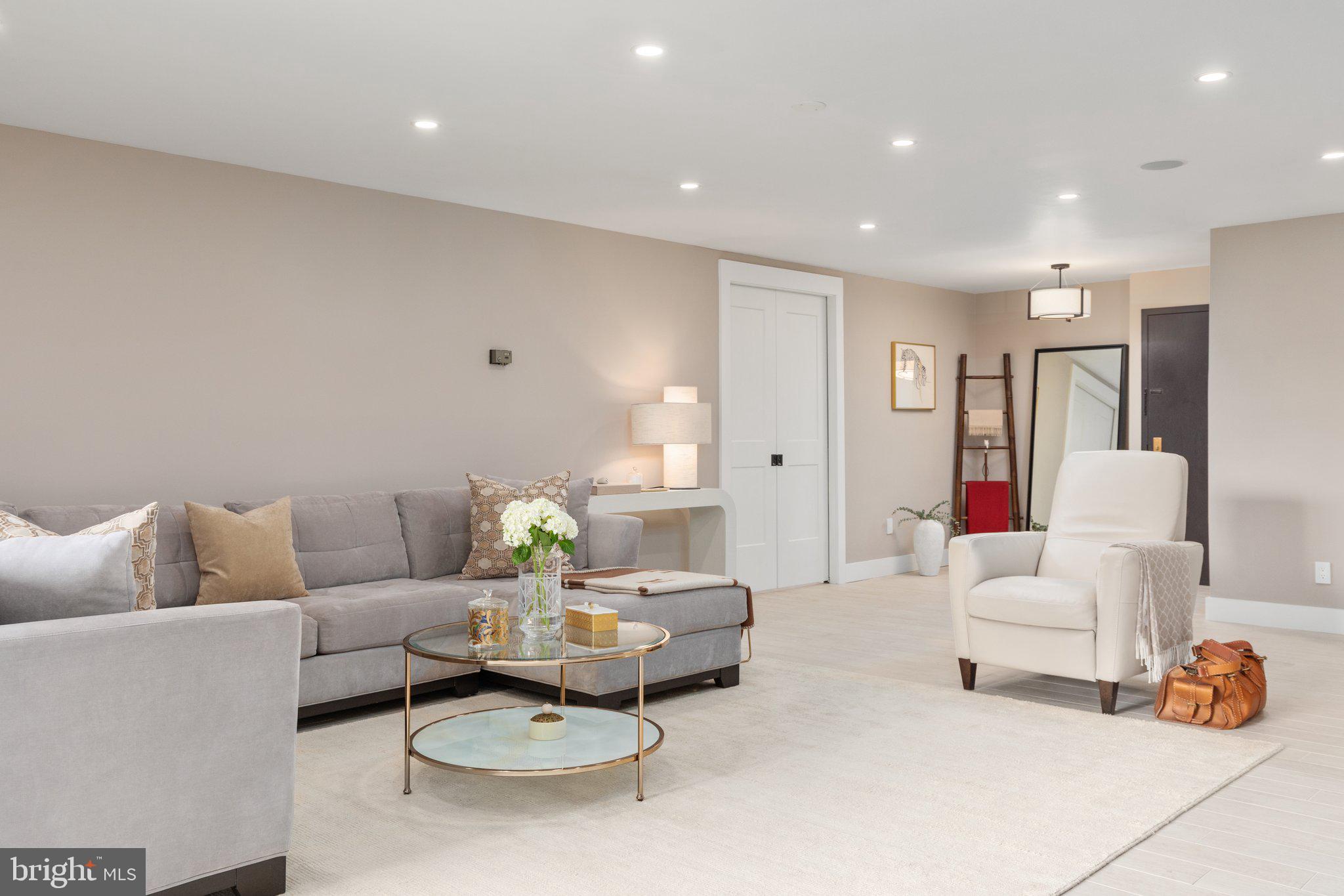 REGENCY AT MCLEAN - Residential