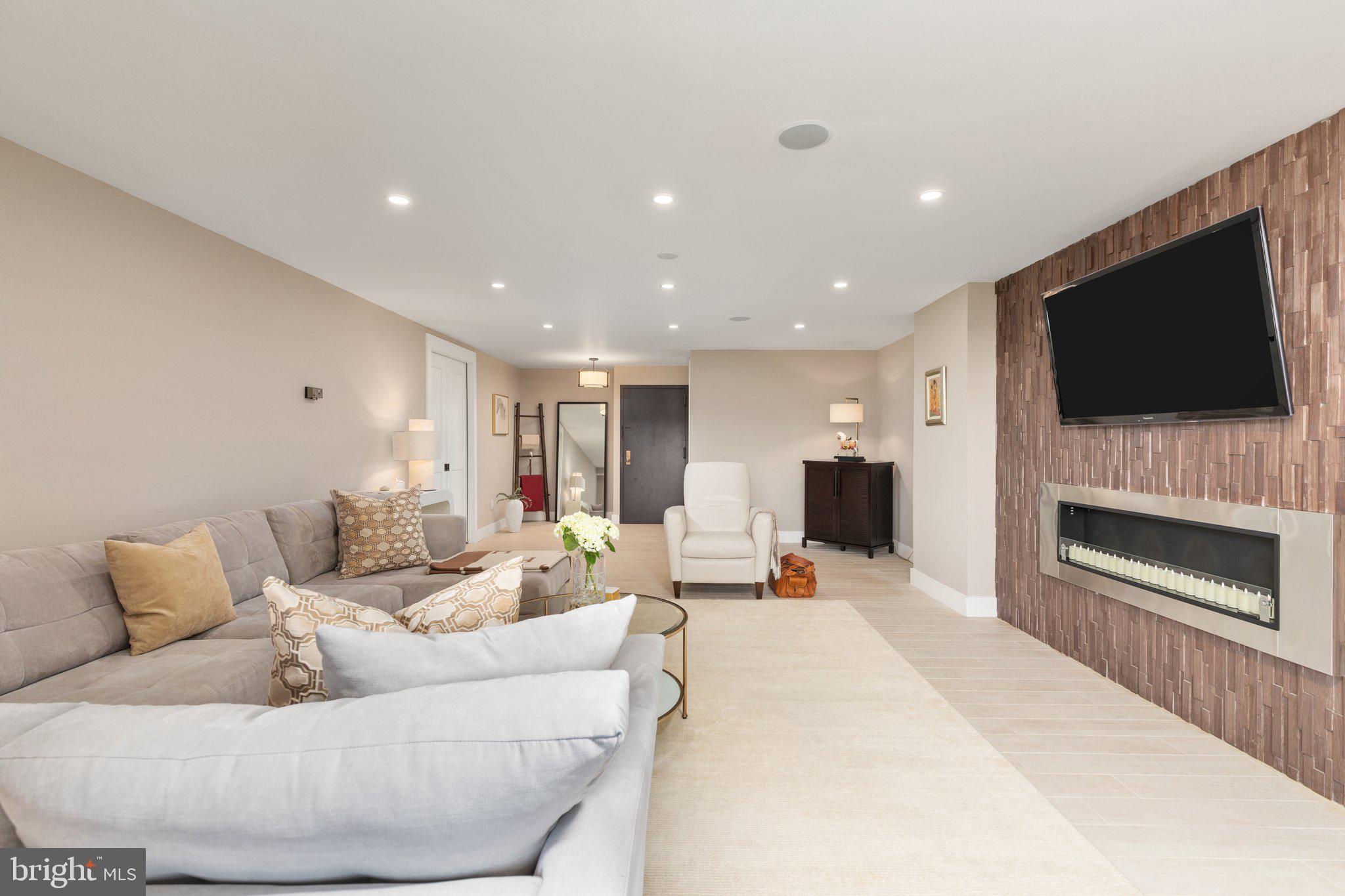 REGENCY AT MCLEAN - Residential