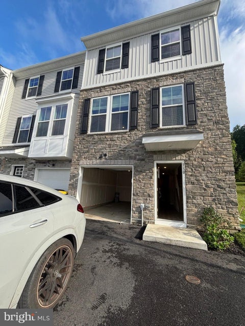 Townhouse For Rent - 130 Abramo Victor Drive<br/> Chester County, DOWNINGTOWN, PA 19335