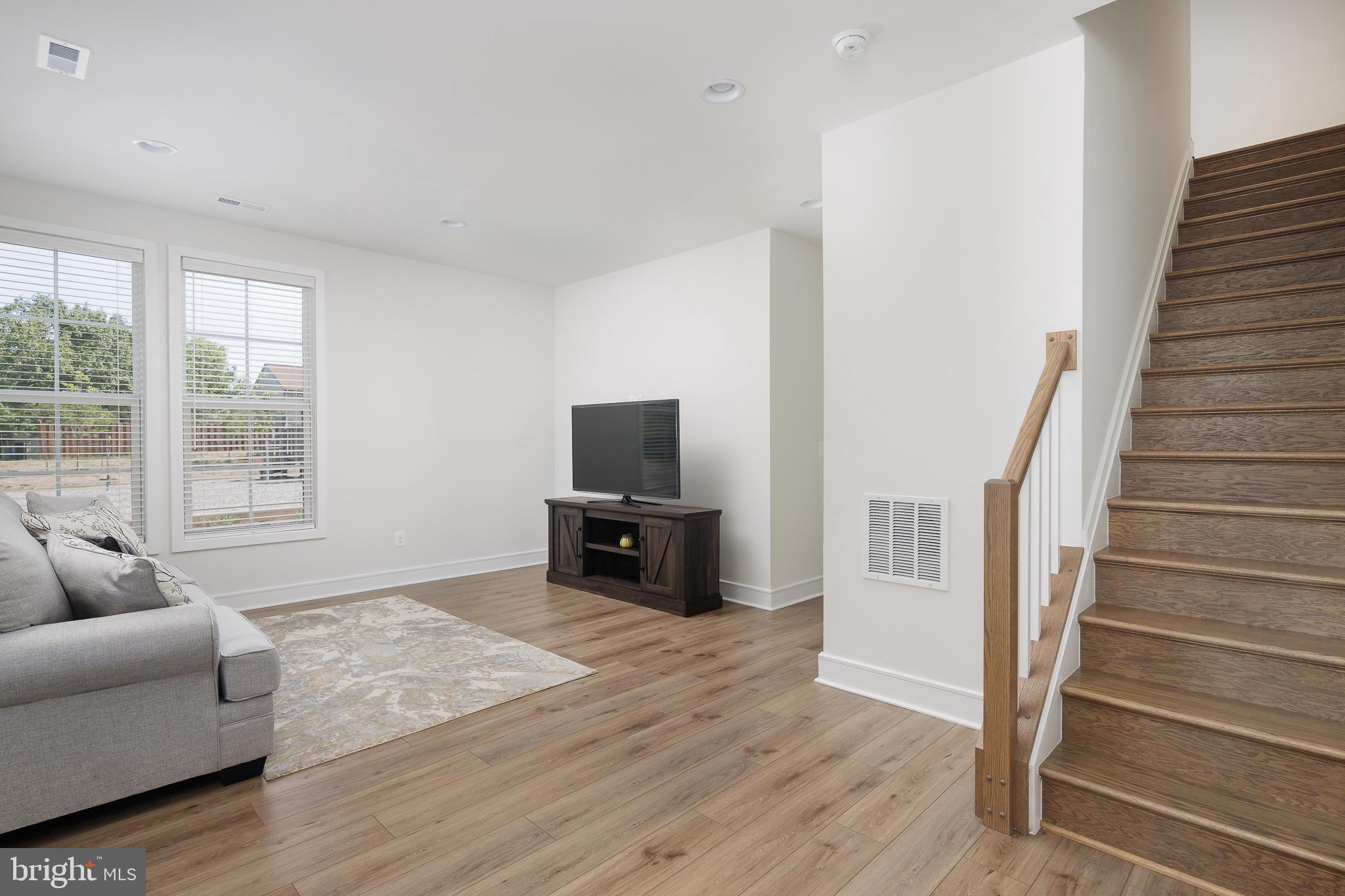 ROBINSON VILLAGE - Residential