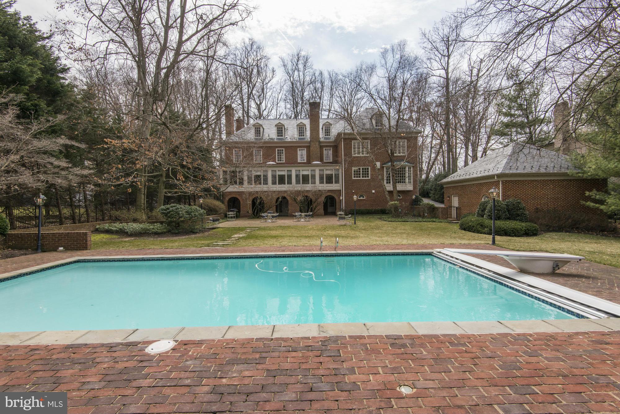 BURNING TREE - Residential