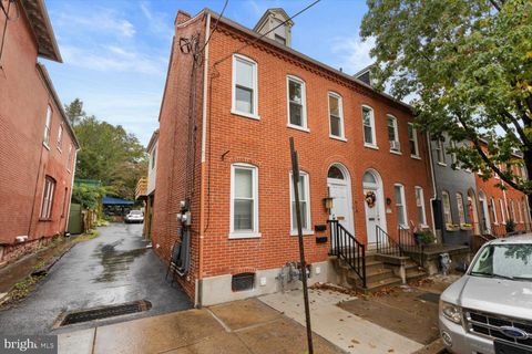 Photo of 415 W LEMON ST, LANCASTER, PA 17603 (MLS # PALA2025664)