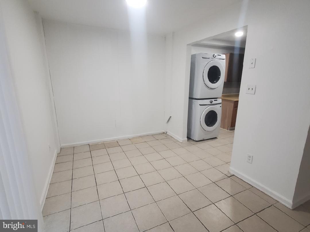 EDGEWATER VILLAGE - Residential Lease